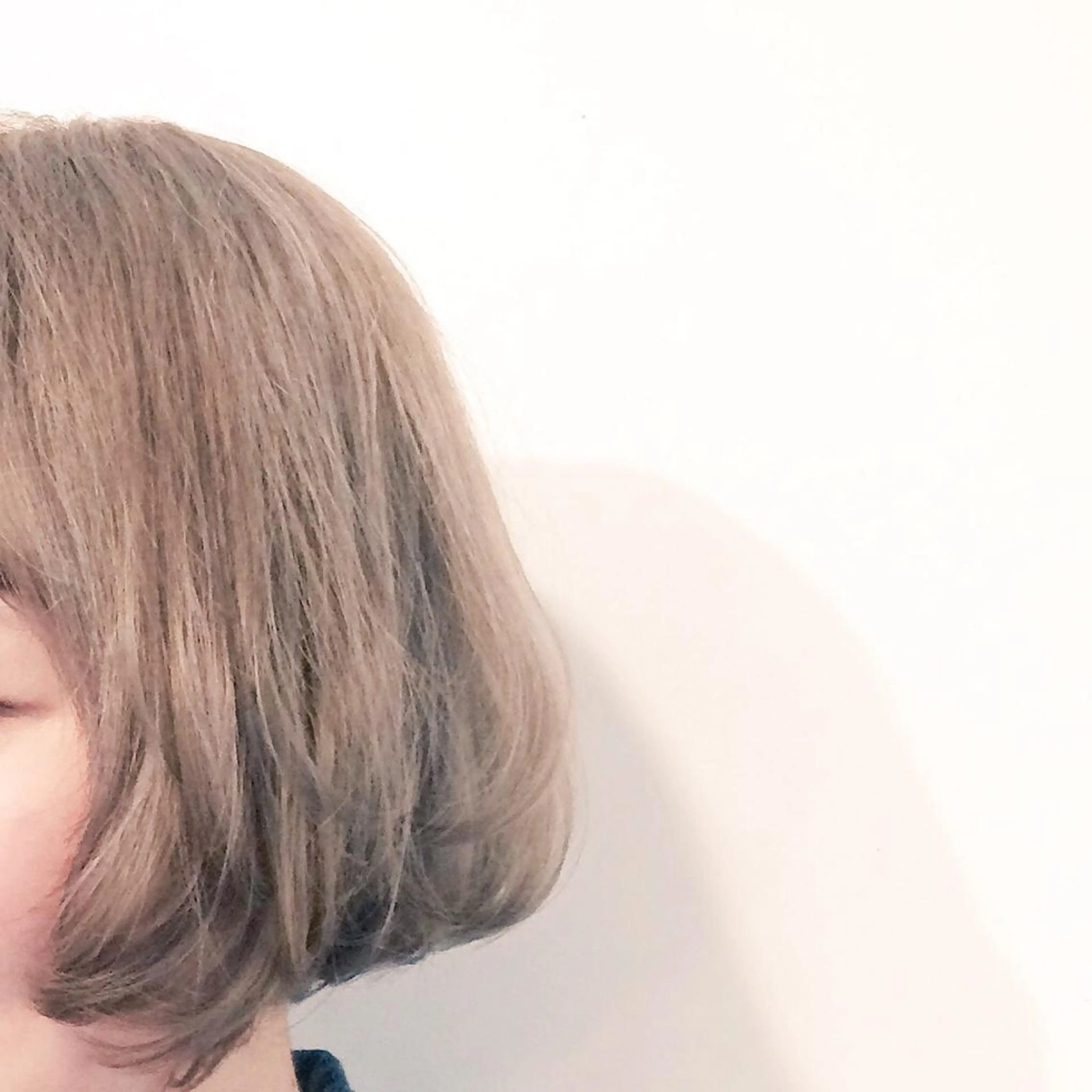 ショート カラー ベージュカラー ブリーチ ミルクティーベージュ 🪼個性、雰囲気🪼 ⛈オカダ🎧のヘアスタイル