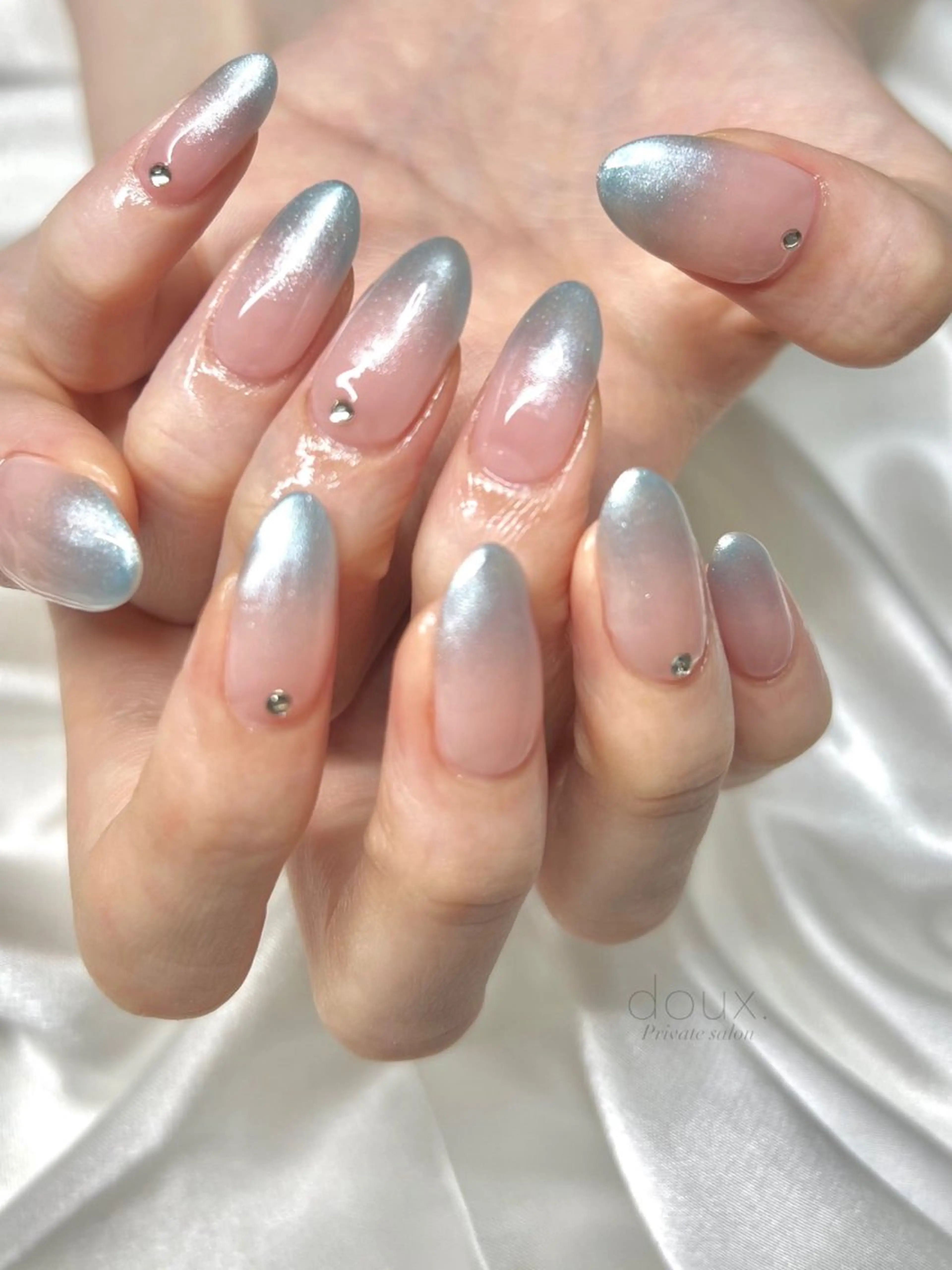 ネイル フットネイル グラデーション キラキラネイル 韓国ネイル ニュアンスネイル ハンドネイル doux. nailのネイルデザイン