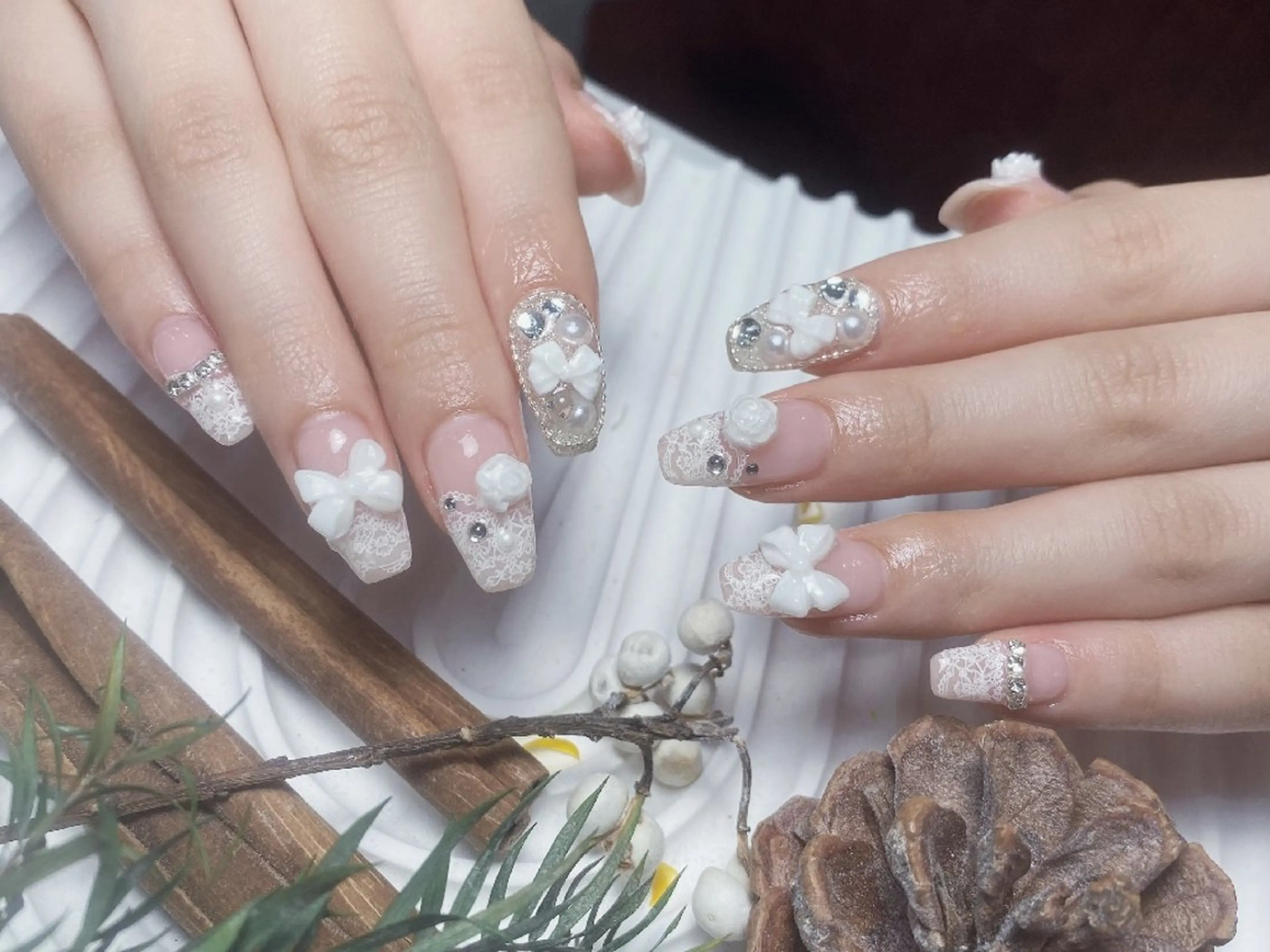 ネイル チークネイル フレンチネイル ジェルネイル ガラスフレンチ キラキラネイル ハンドネイル UM Nail Salonのネイルデザイン
