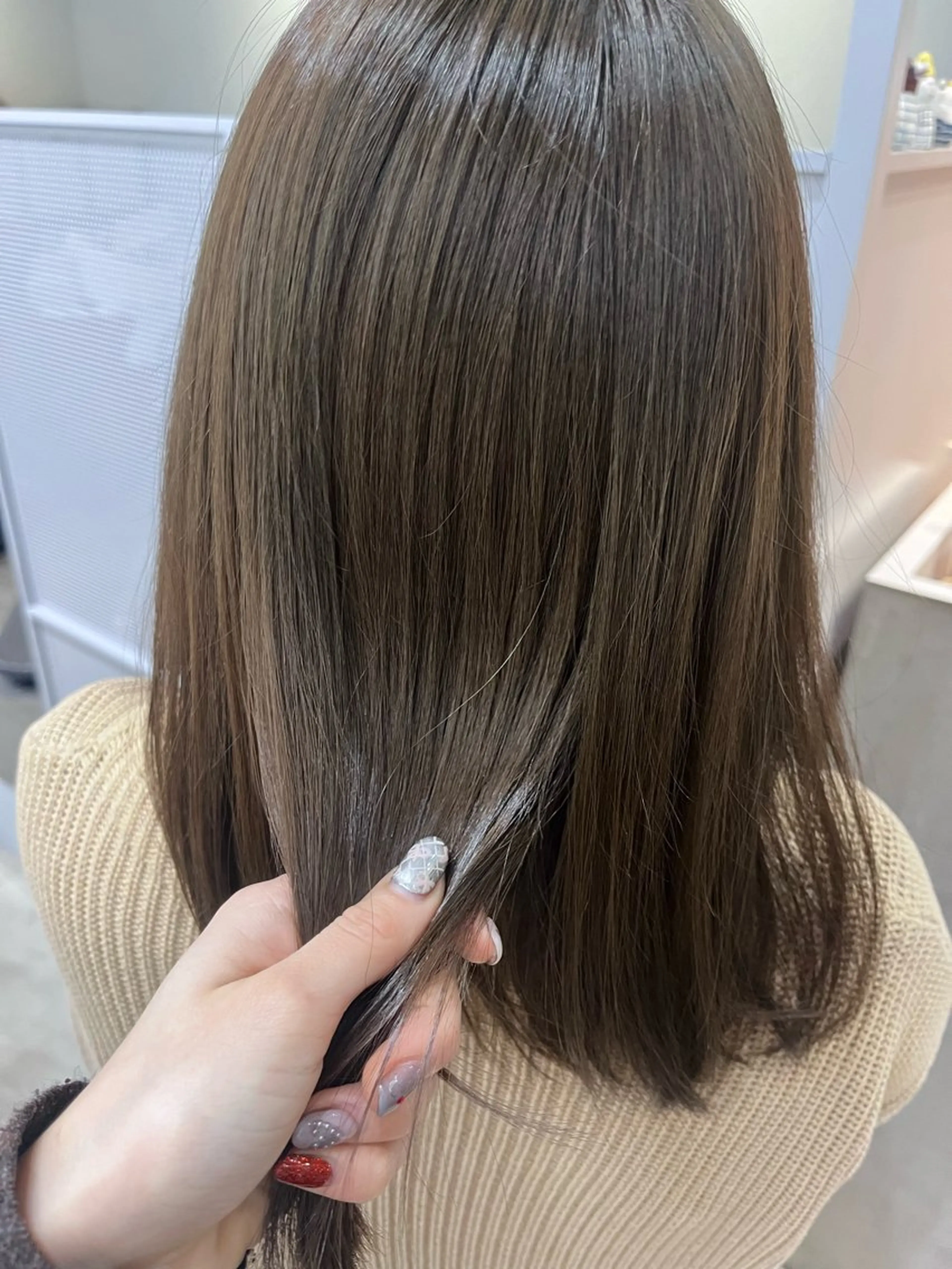 ミディアム カラー ベージュカラー オリーブベージュ カット ヘアカラー トリートメント -みつま はるな-のヘアスタイル