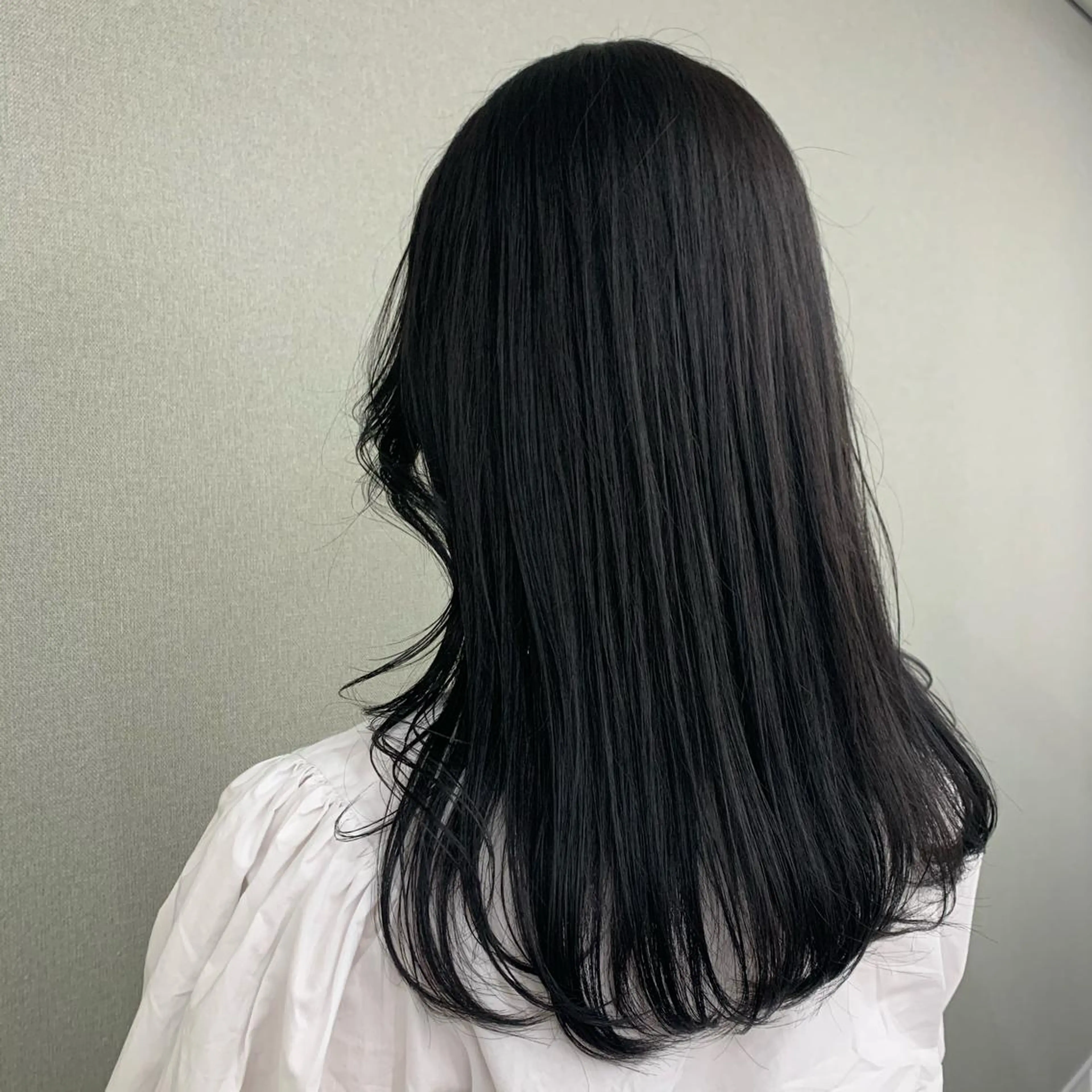 ロング カラー 黒髪 ブリーチ ブルーカラー ブルーブラック ブリーチなしカラー 縮毛矯正 韓国🤍ワンホンヘア みかん🇨🇳のヘアスタイル