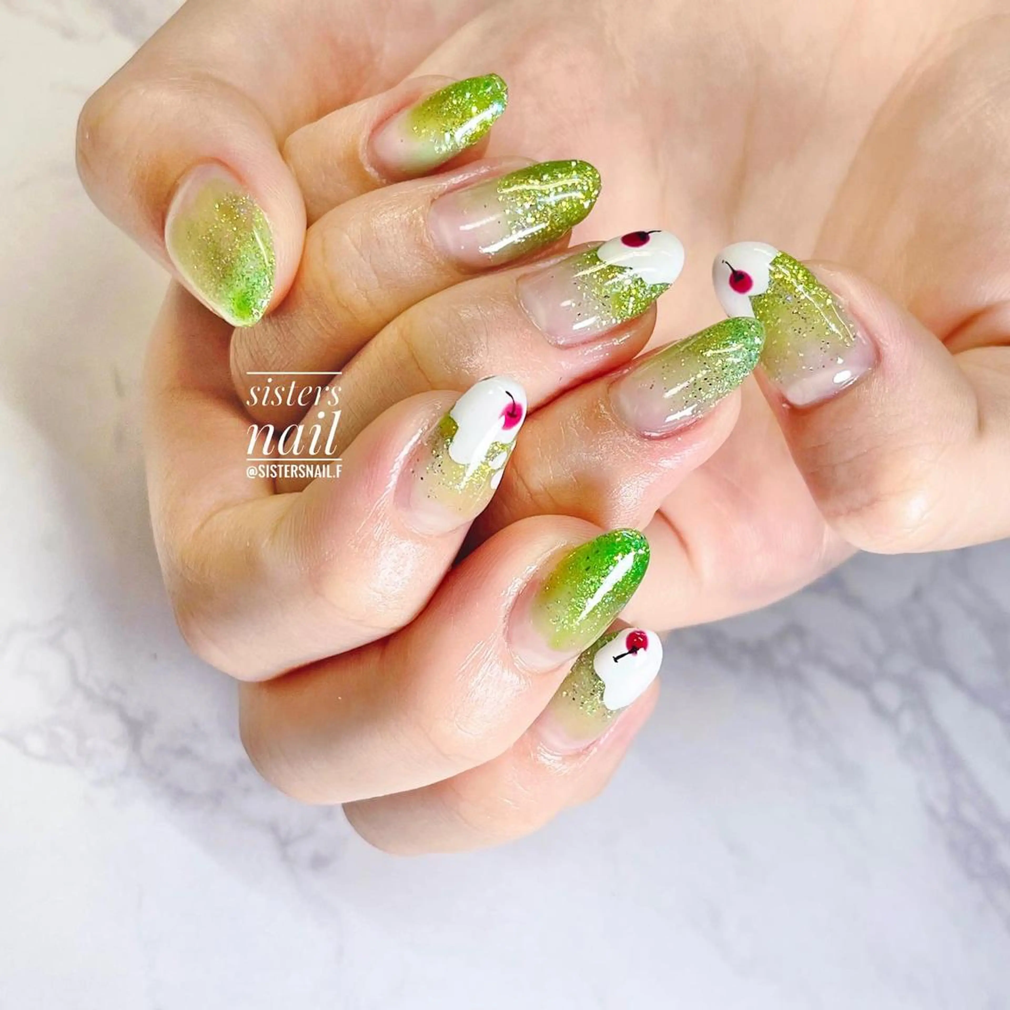 ネイル アートネイル グラデーション キラキラネイル ラメ(グリッター) 夏ネイル sisters nail.fのネイルデザイン