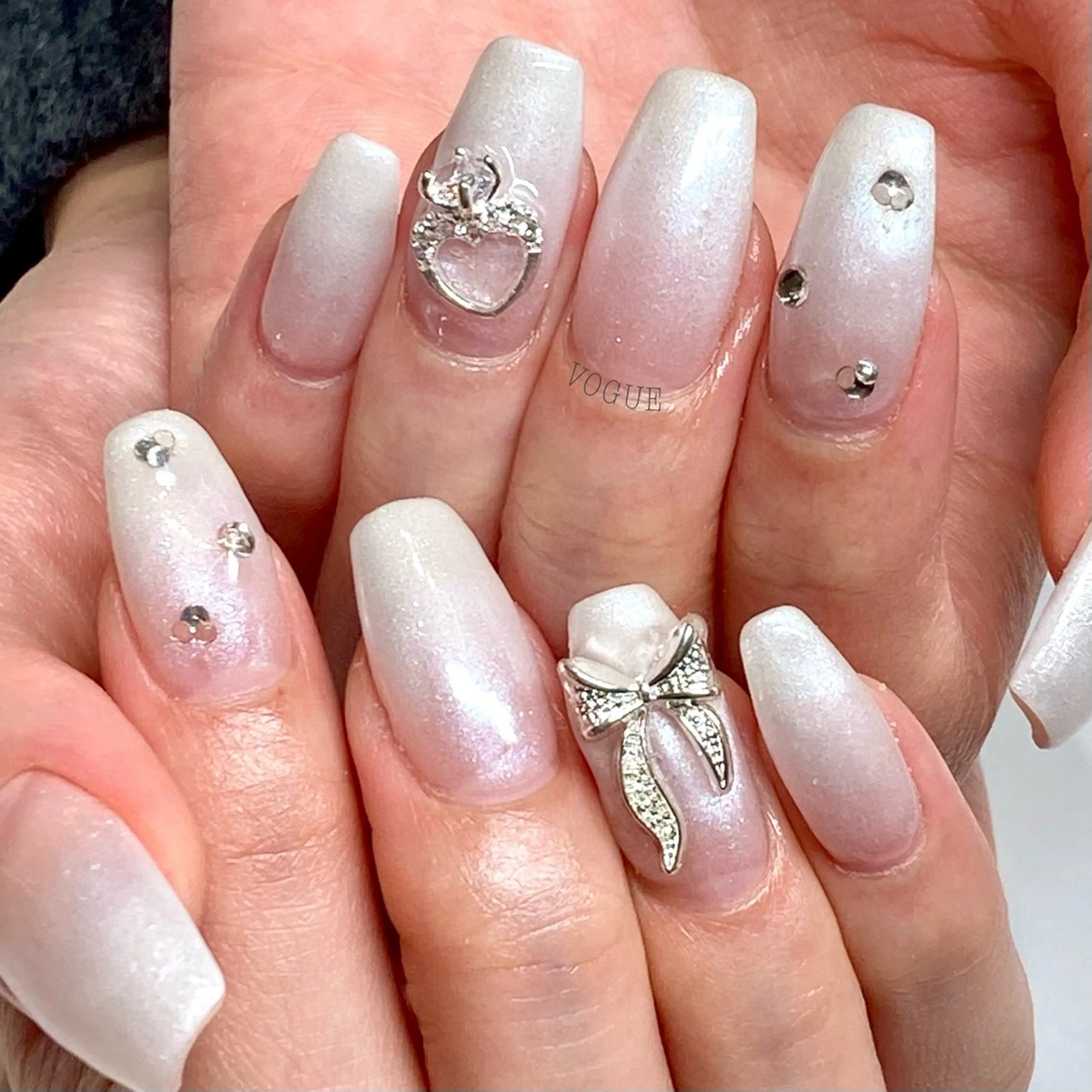 ネイル ハンドネイル VOGUE ×SWANのネイルデザイン