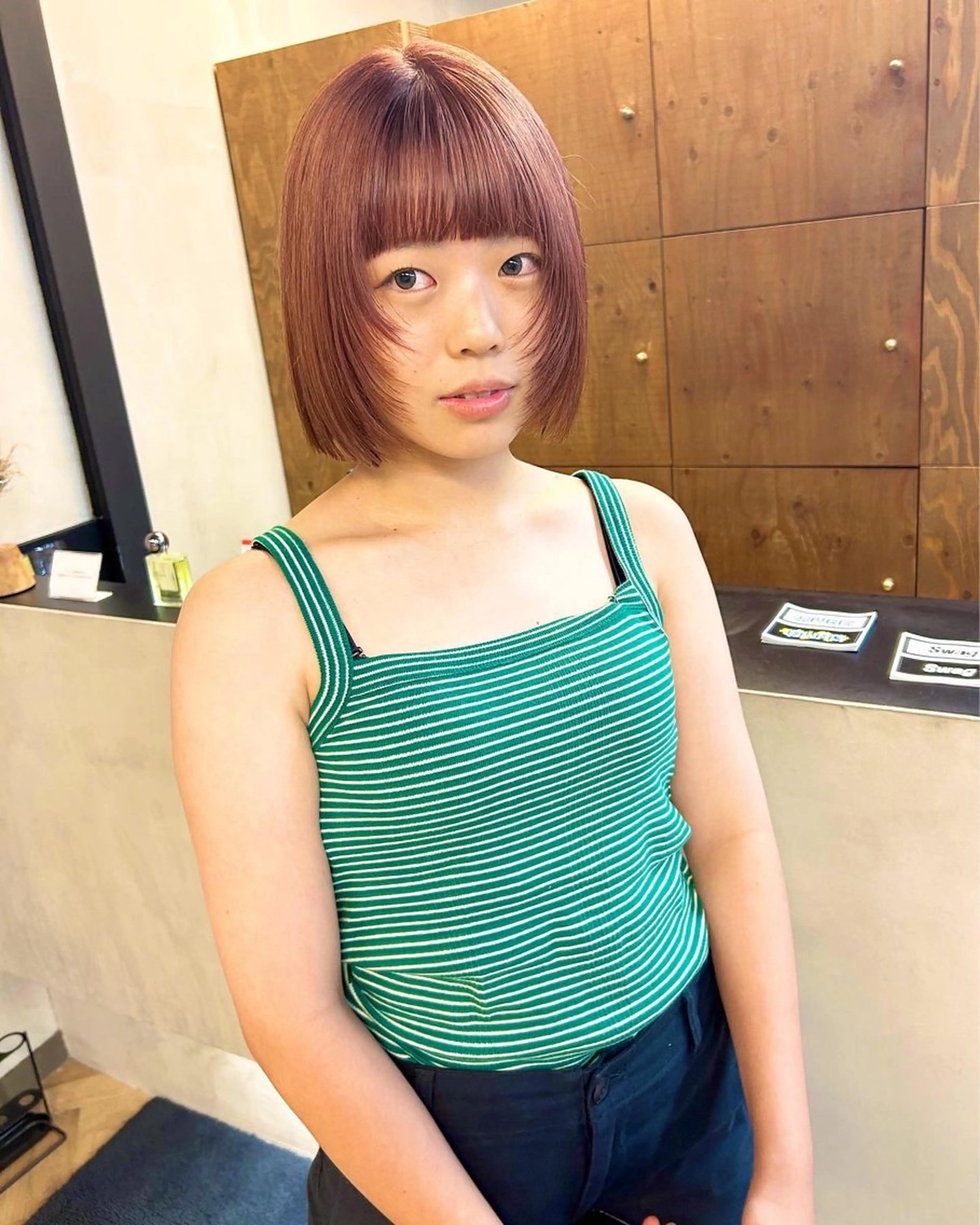 ショート カラー パーマ ヘアアレンジ ボブ 顔まわりレイヤー レイヤーカット デザインカラー/ボブ ブリーチカラー/ユリのヘアスタイル