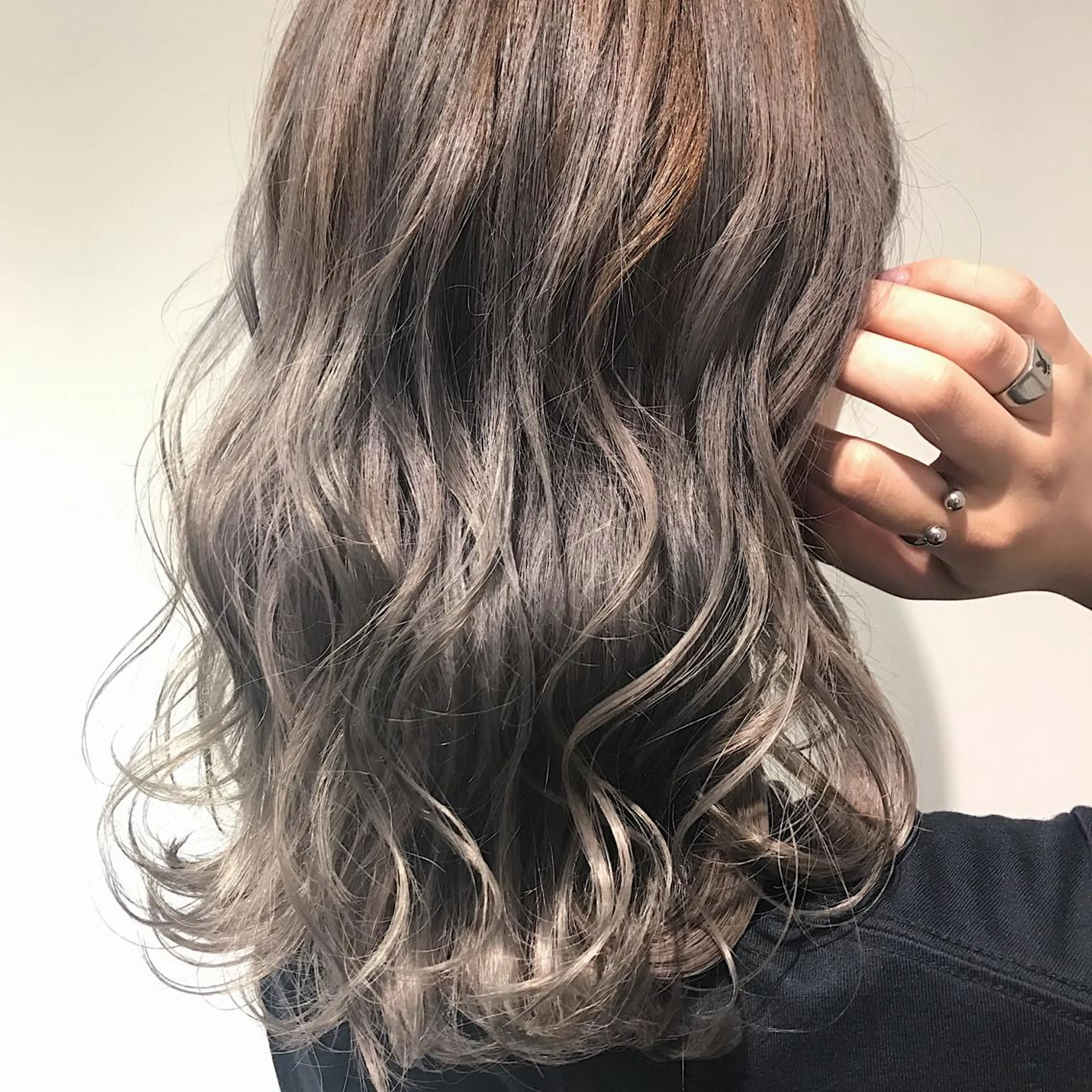 ミディアム カラー ヘアアレンジ Zina渋谷エリア マネージャShionのヘアスタイル