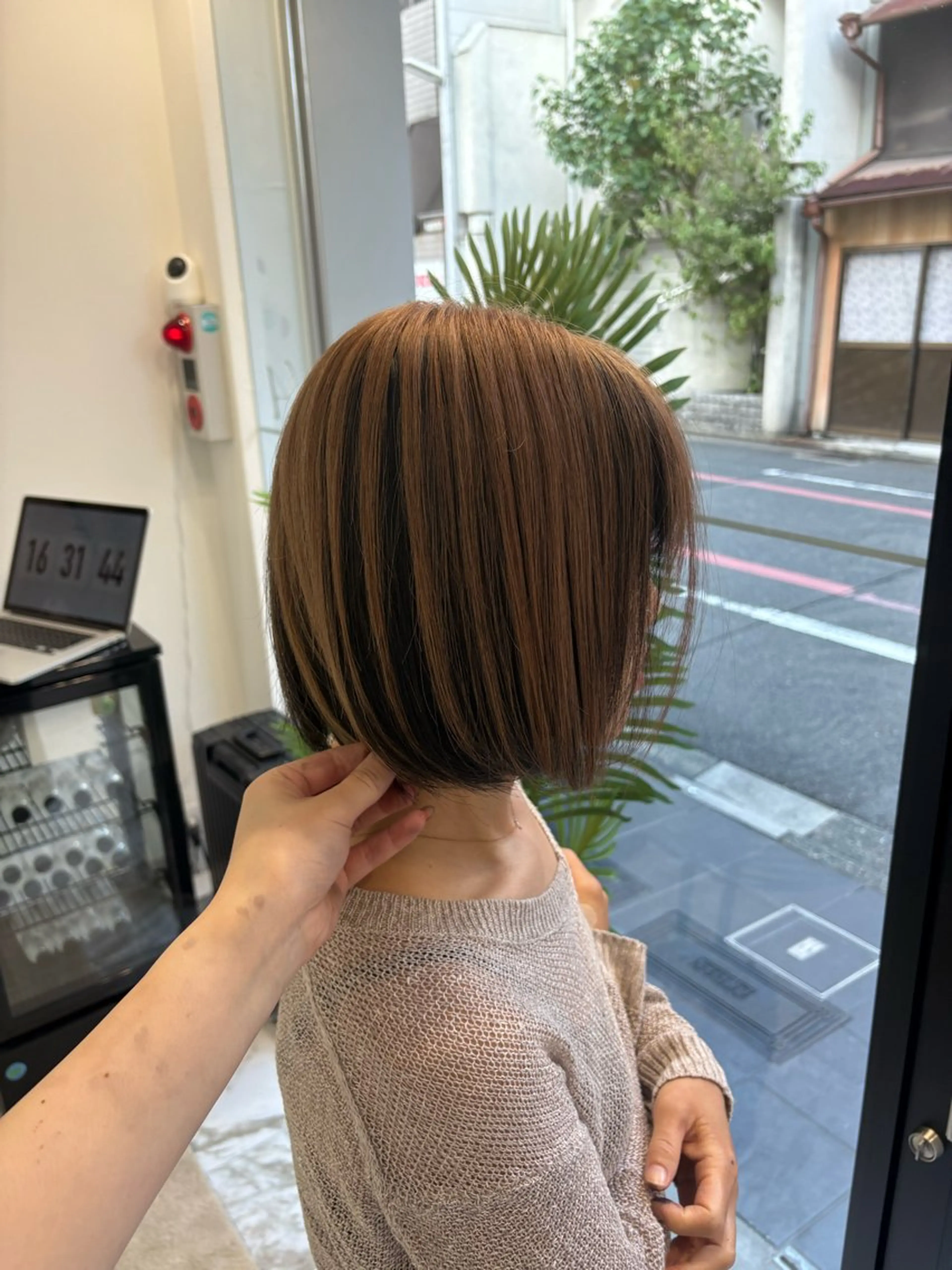 ミディアム Haruna/河原町 ハイトーン🤍のヘアスタイル