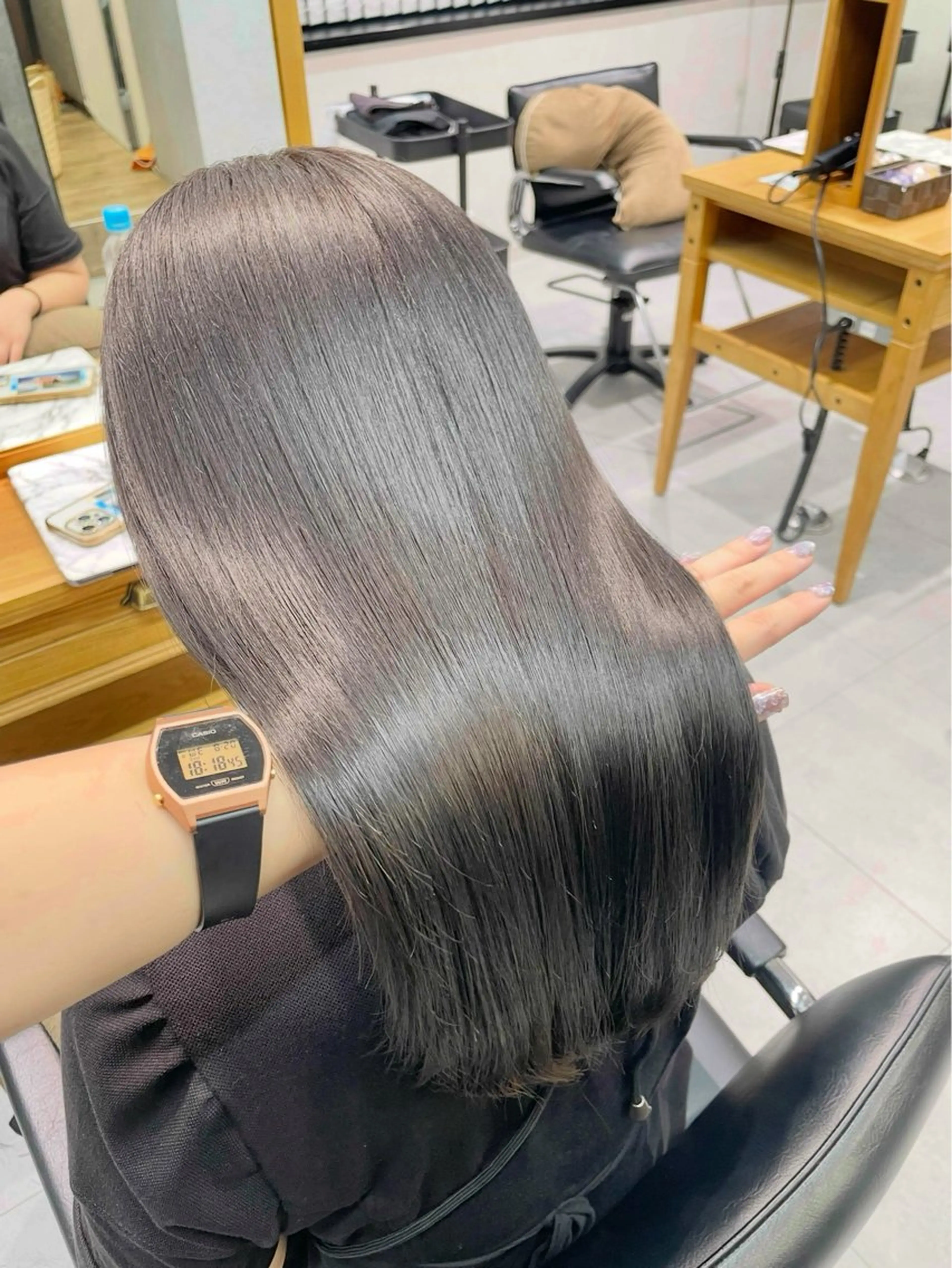 セミロング カラー 透明感カラー カット ヘアカラー トリートメント ✨横須賀髪質改善✨️ 加藤 百音のヘアスタイル