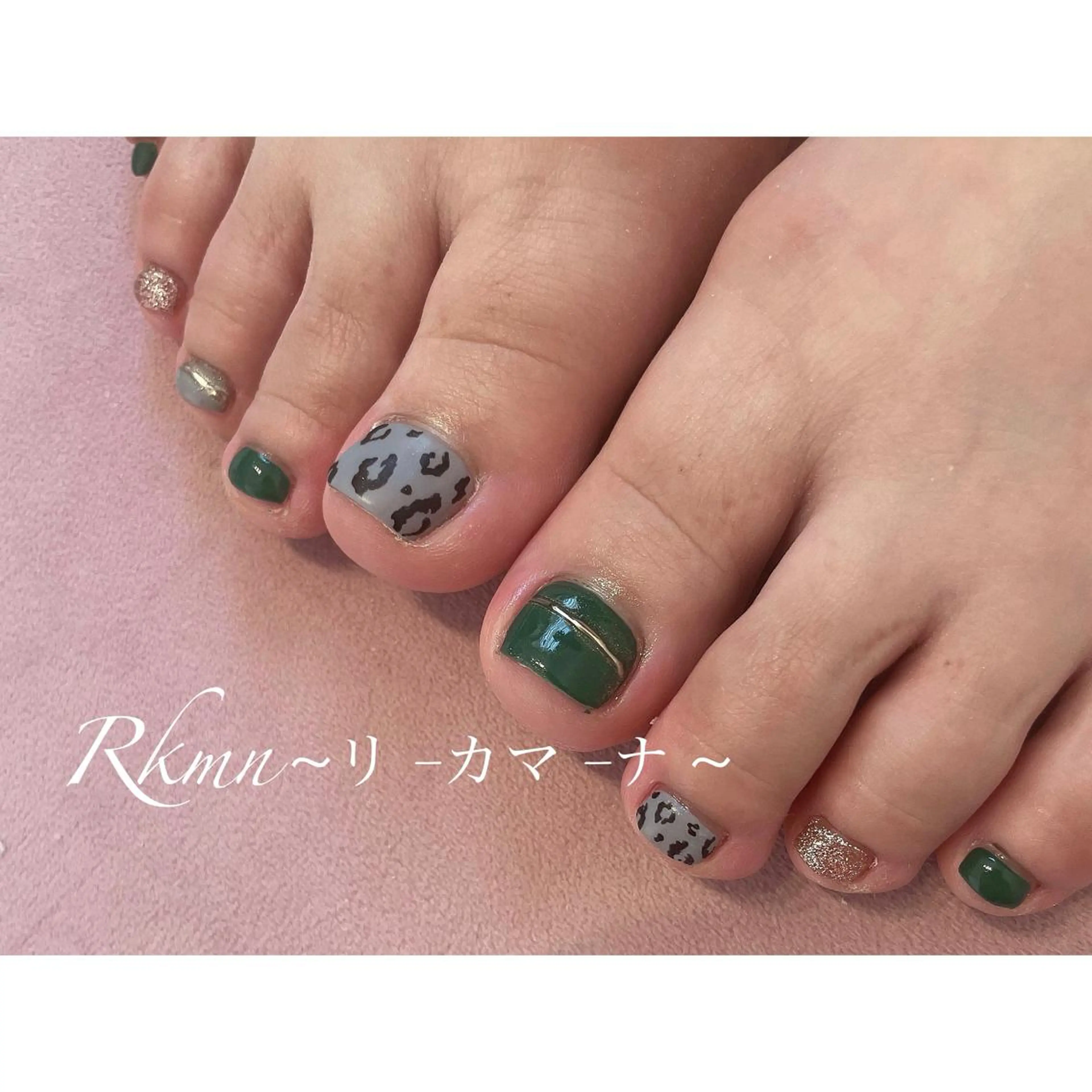 ネイル アニマル柄 アートネイル フットネイル グリーン ラメ(グリッター) ハンドネイル フットネイル ハンドケア Rkmn ~リ-カマ-ナ~のネイルデザイン