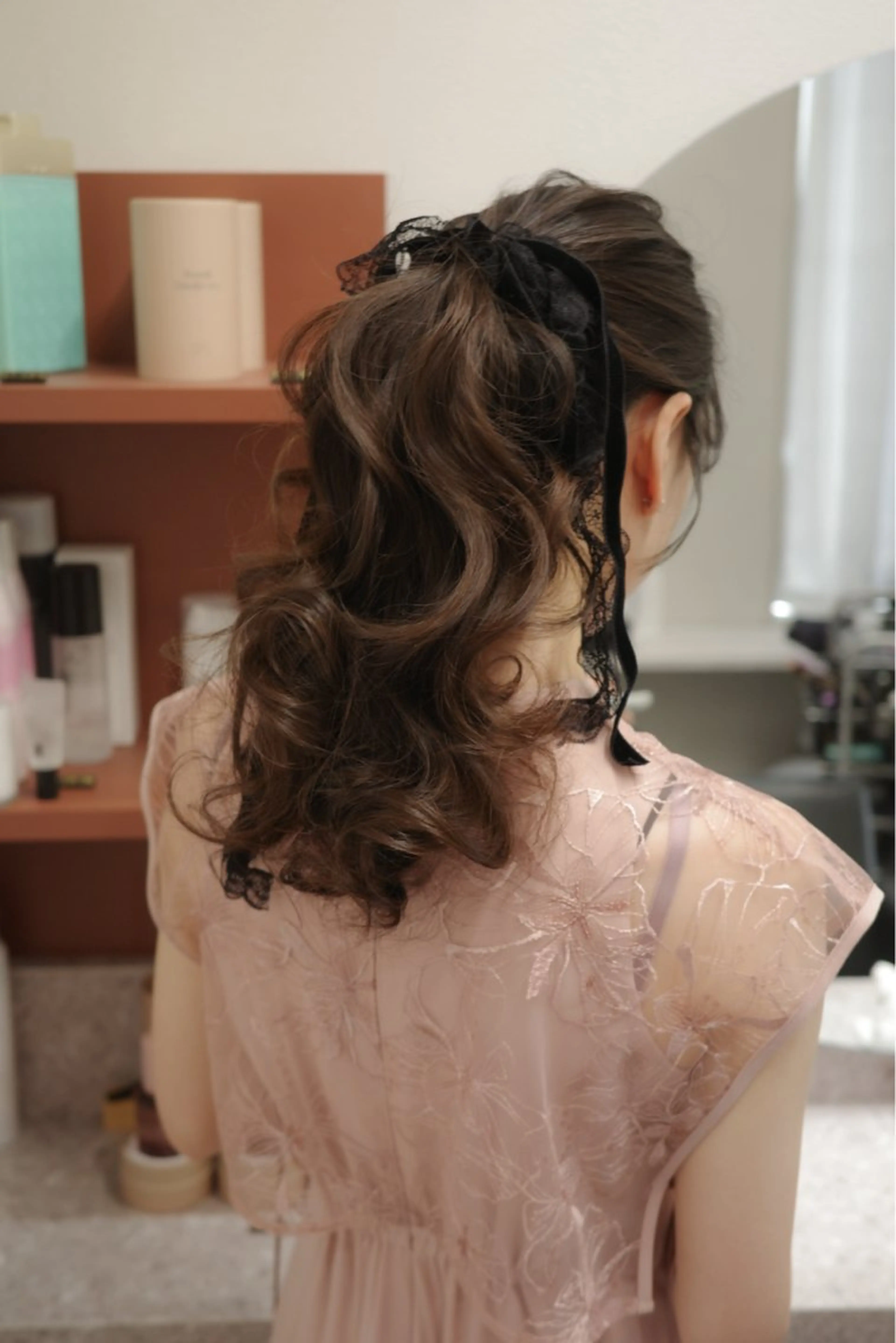 ロング カラー ヘアアレンジ ポニーテール hiide sisiのヘアスタイル