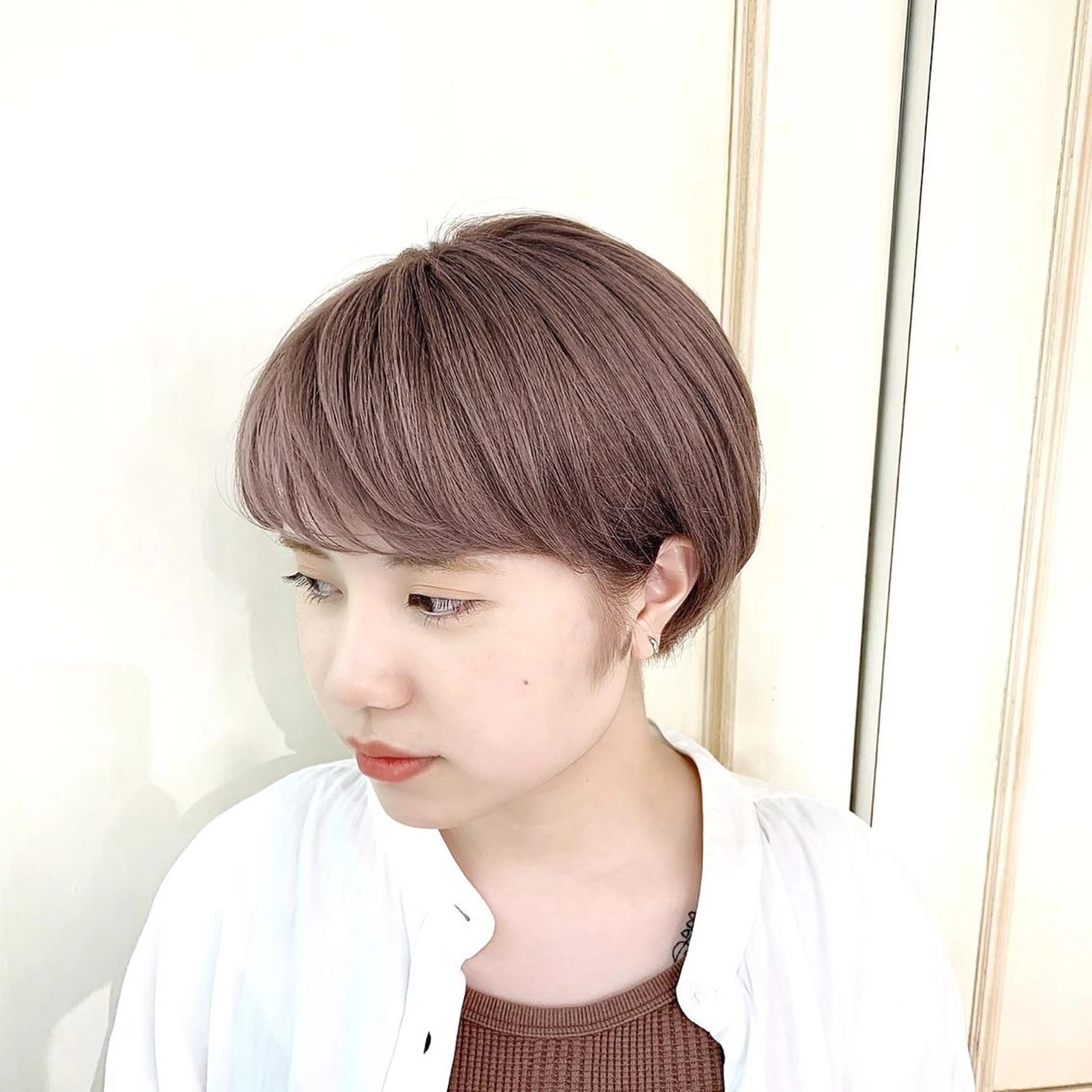 ショート カラー ハンサムショート ベージュカラー ハイトーンカラー ピンクカラー ピンクベージュ ami /原宿/表参道のヘアスタイル