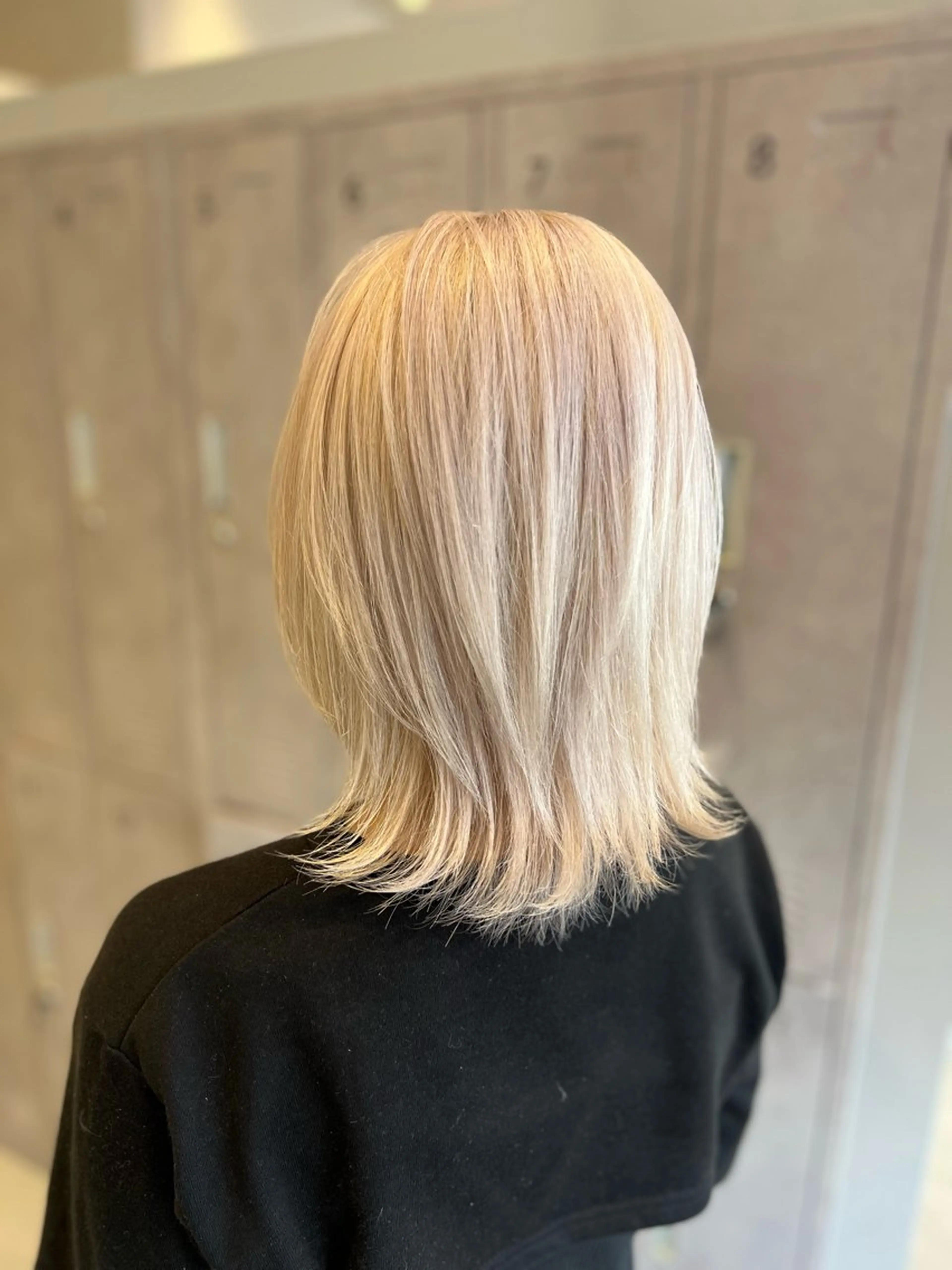 ミディアム ヘアカラー 小池 夏美のヘアスタイル