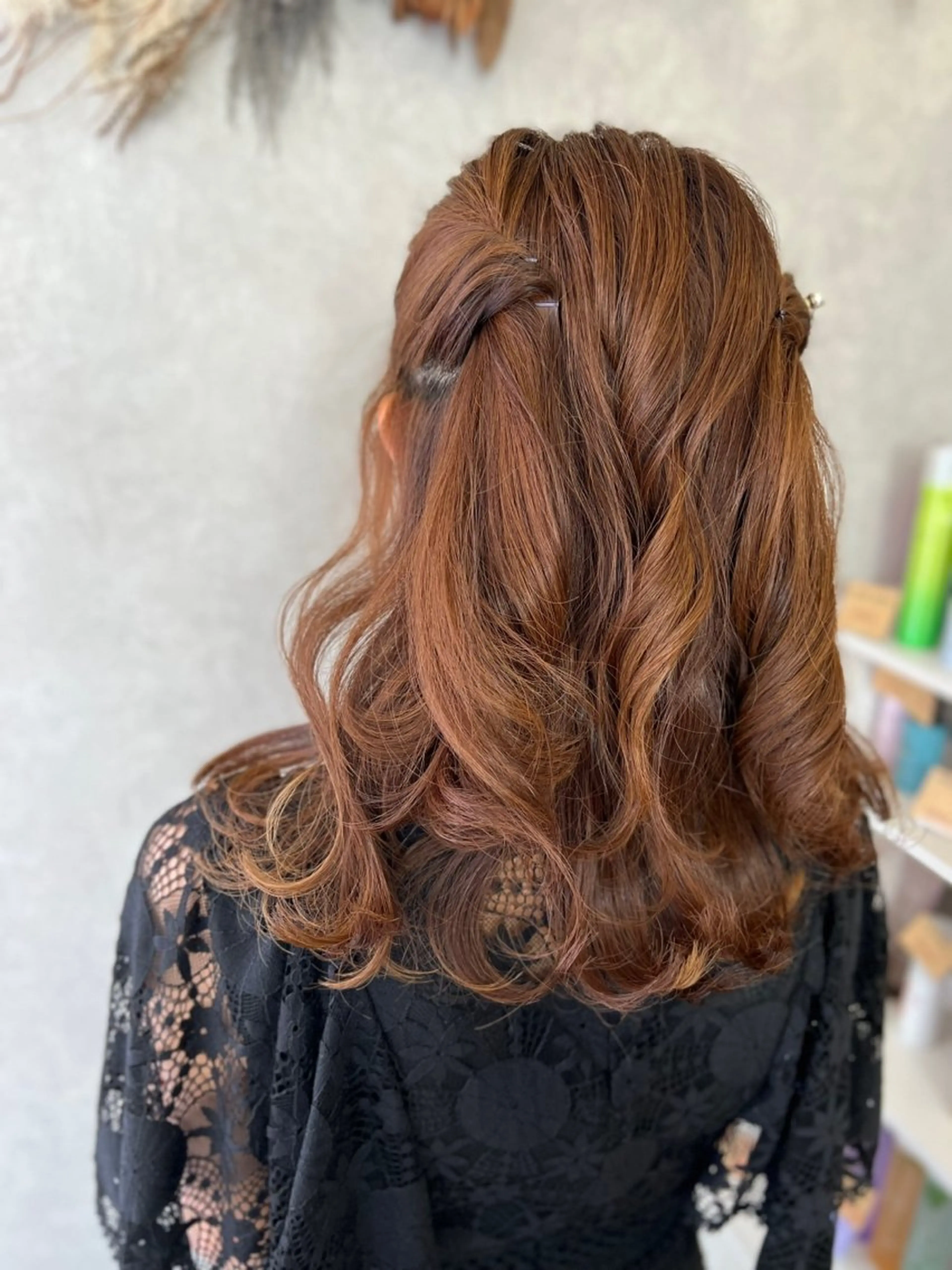 ミディアム 伊藤 栄子のヘアスタイル