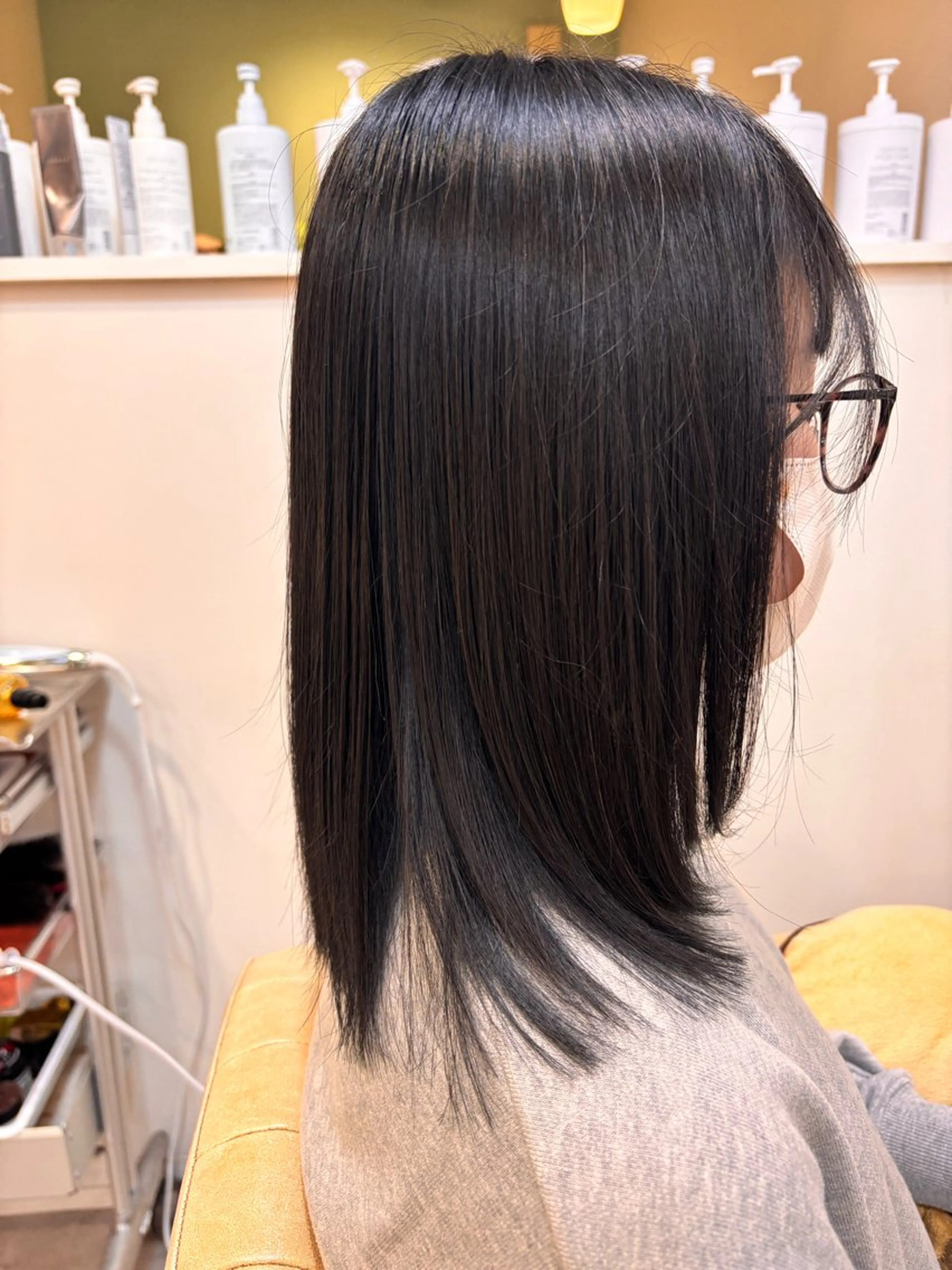セミロング 吉井 愛のヘアスタイル