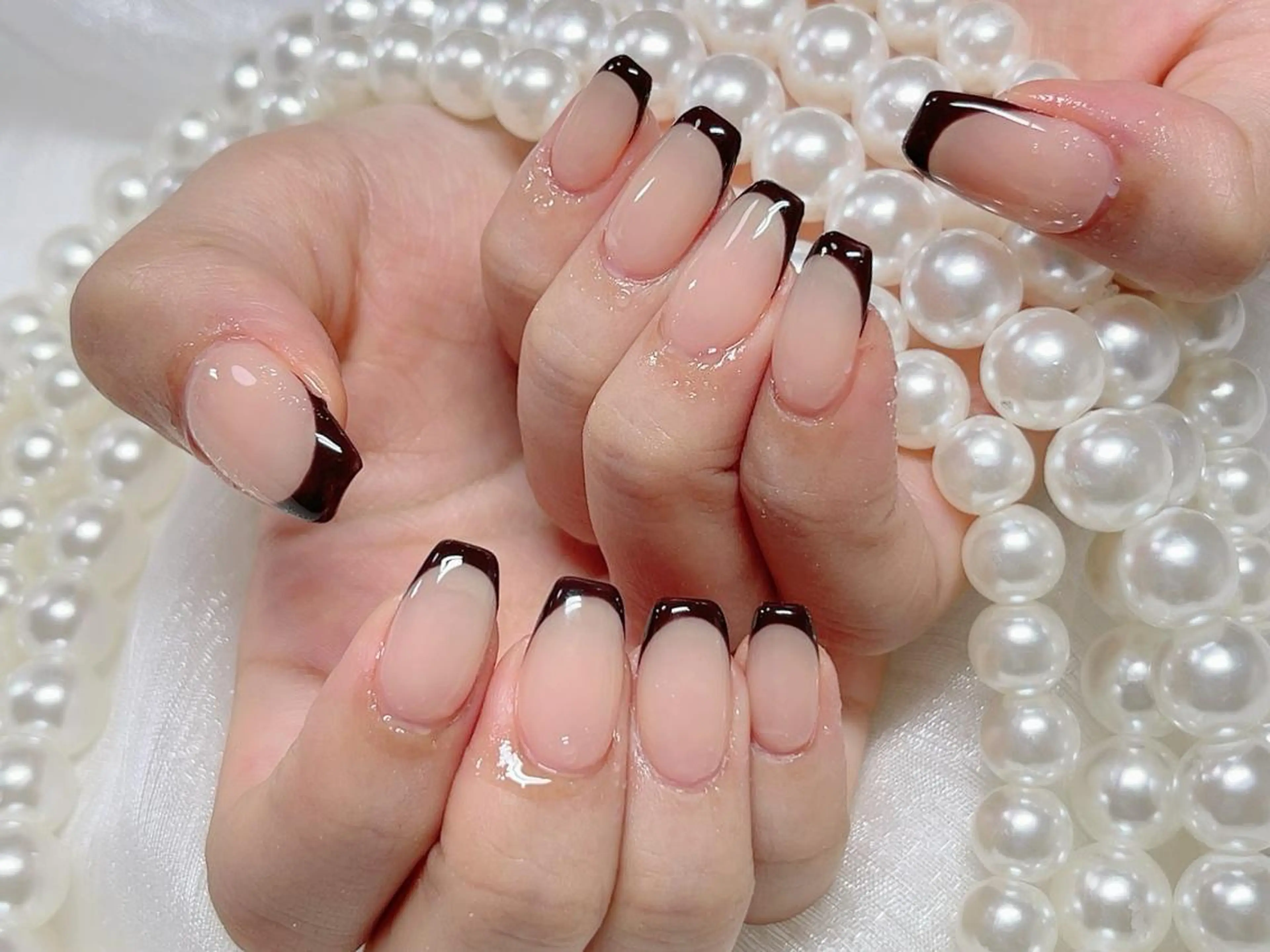 ネイル 長さ出し フレンチネイル キラキラネイル マグネットネイル ニュアンスネイル Lucky nail salonのネイルデザイン