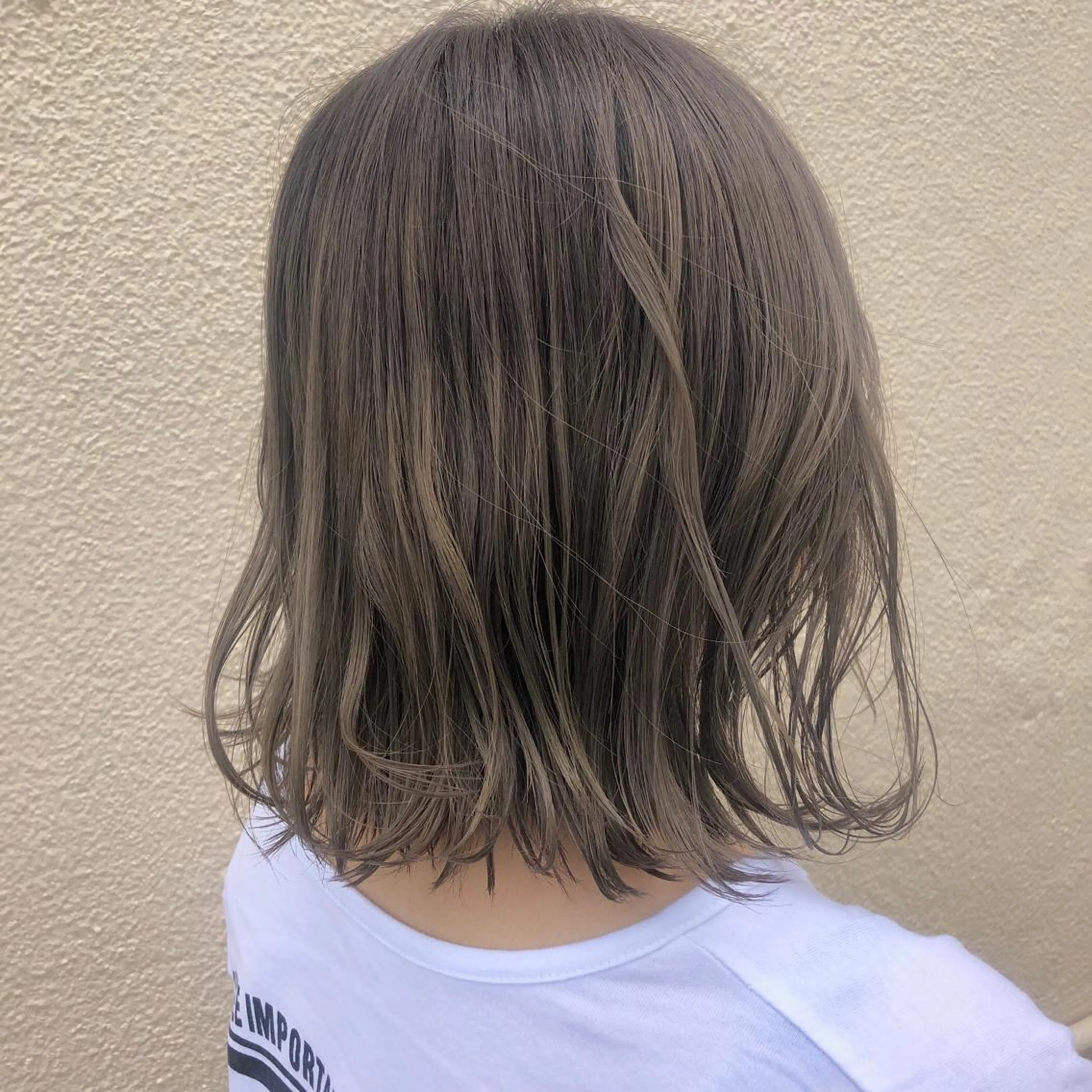 ミディアム カラー アッシュ ベージュカラー 古屋 花織のヘアスタイル