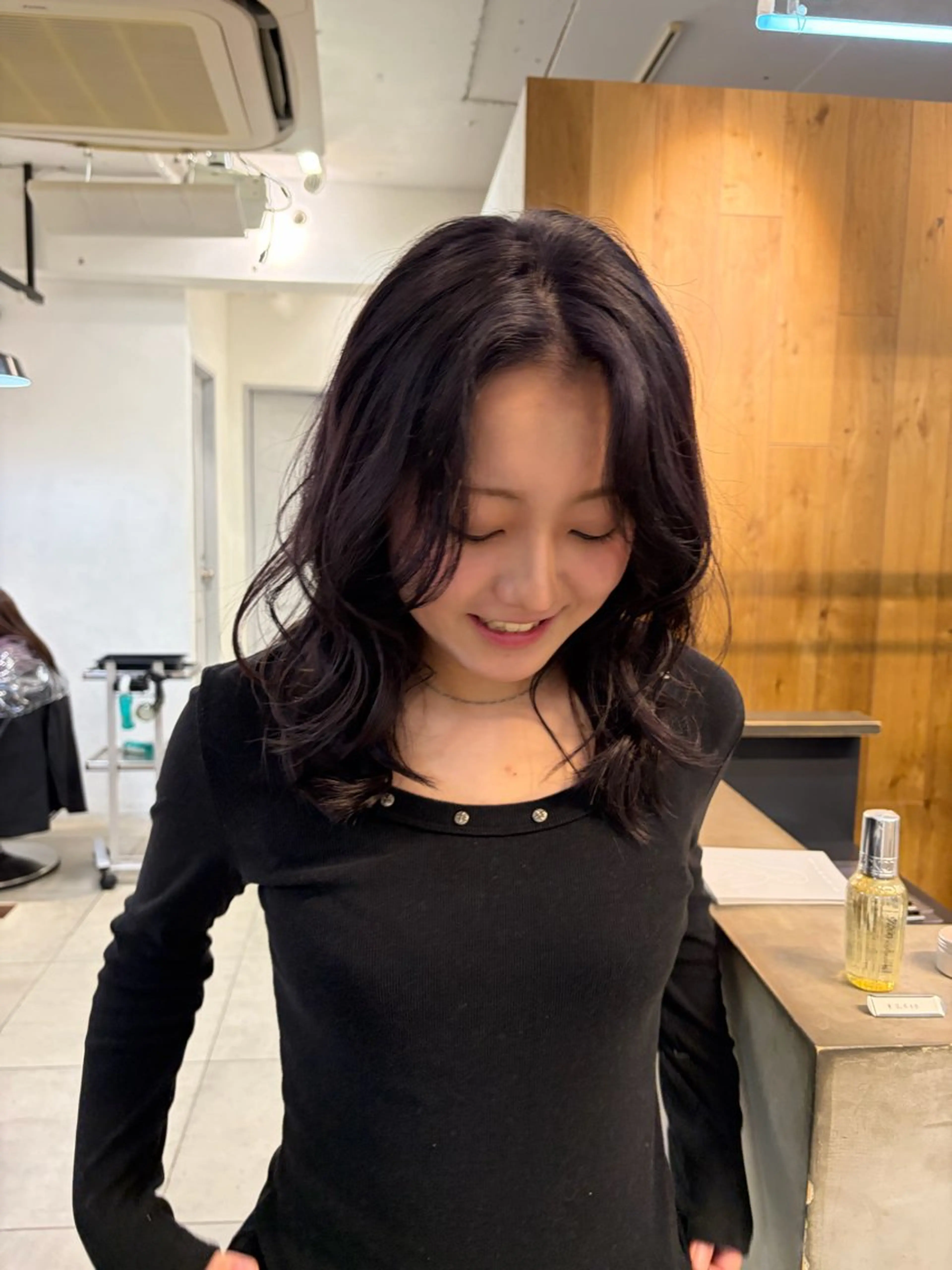 セミロング カラー ミルクティー× グレージュMOMOのヘアスタイル