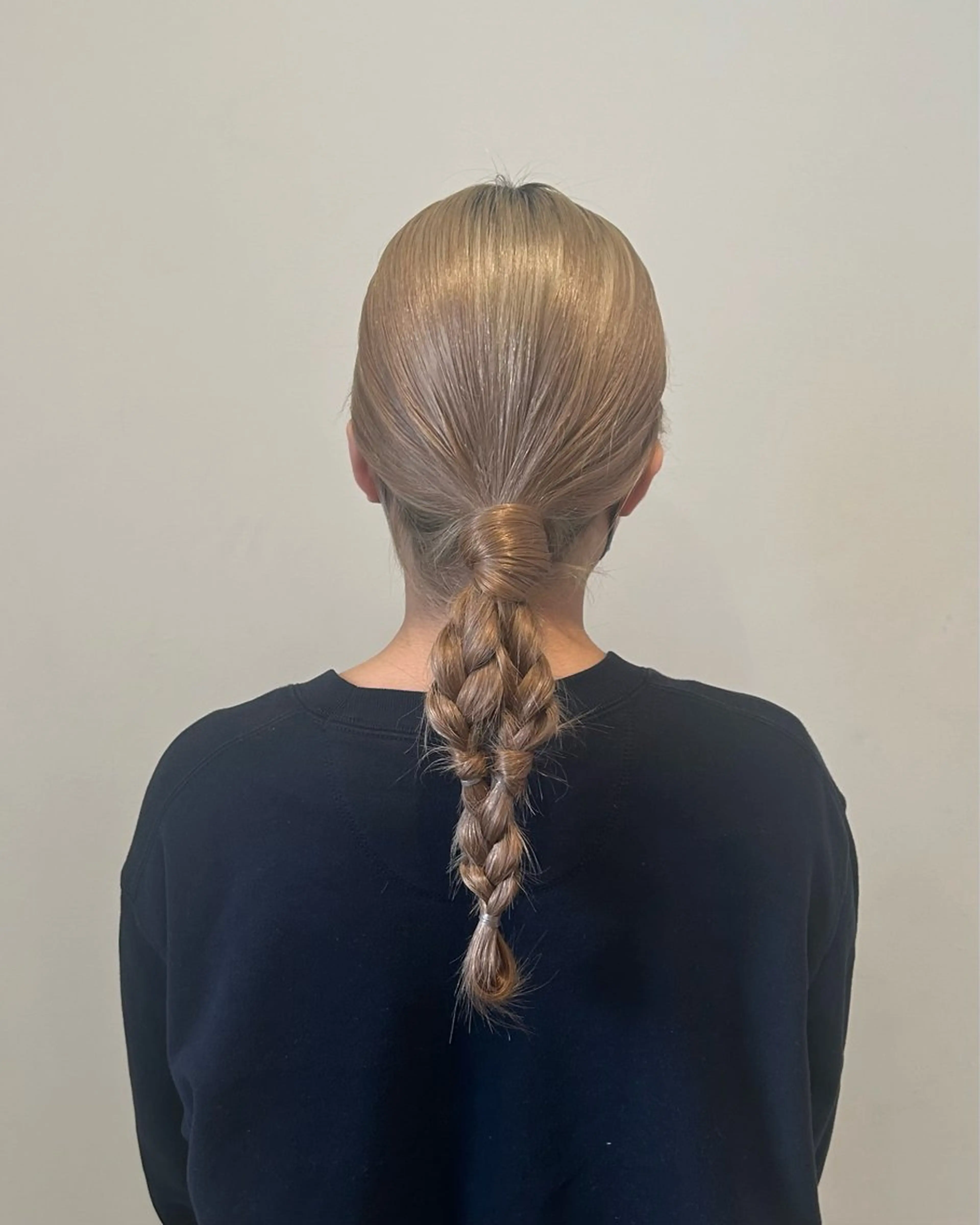 セミロング ヘアアレンジ 三つ編み 木村 咲良のヘアスタイル