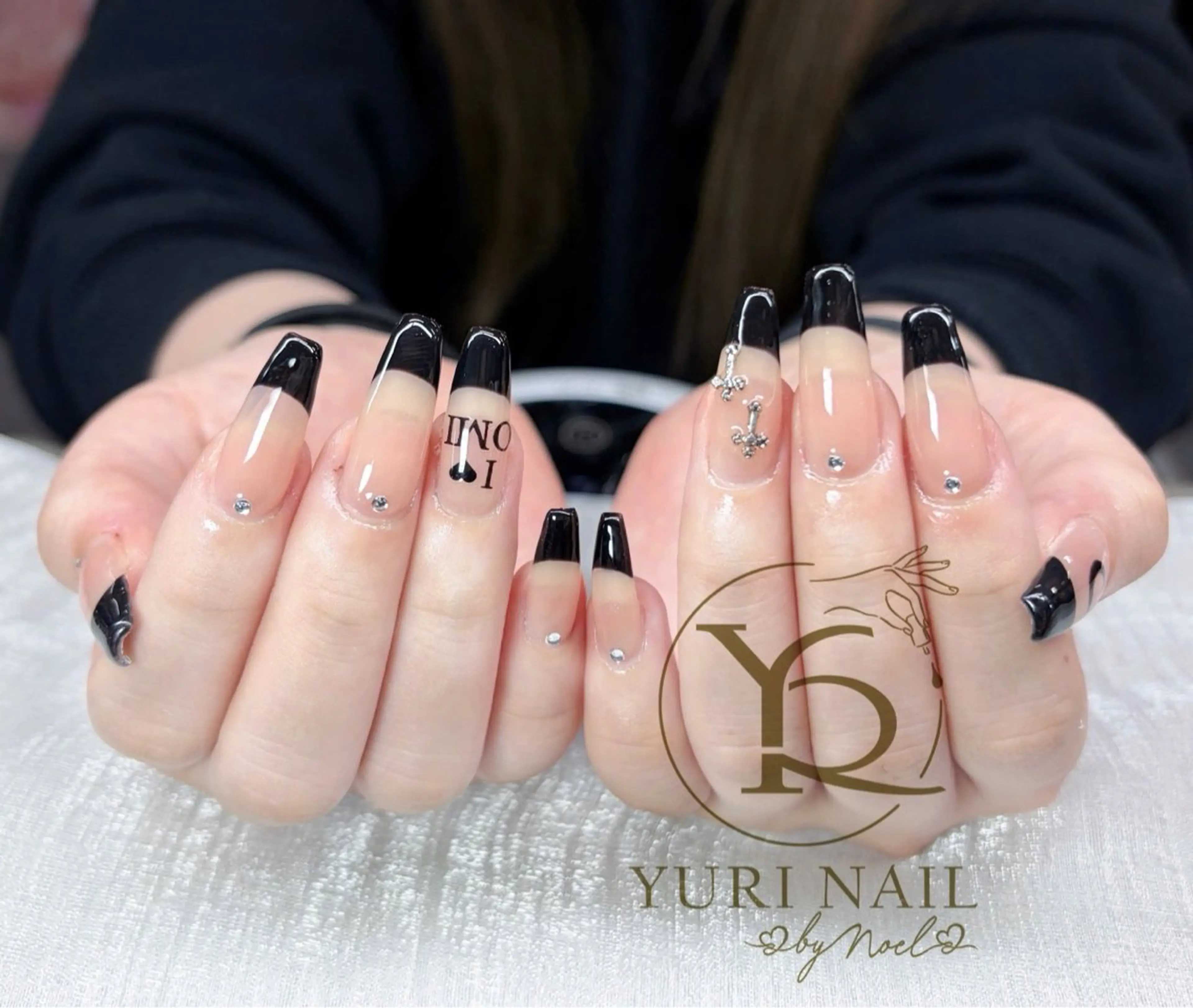 ネイル チークネイル フレンチネイル 韓国ネイル 水色 マグネットネイル ハンドネイル フットネイル ハンドケア YURI Nail NARITAのネイルデザイン