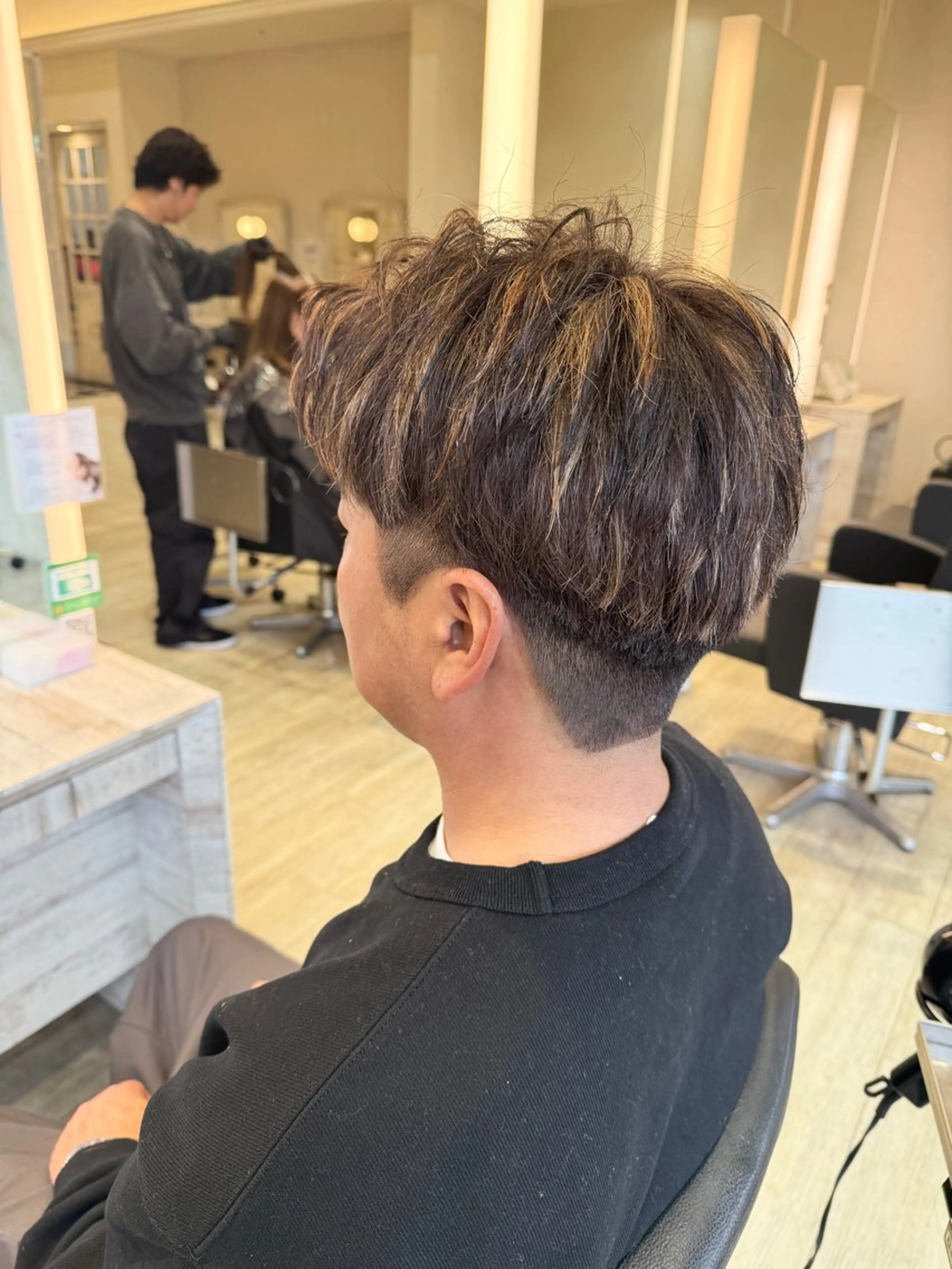 ショート カット ヘアカラー NYNY四條畷 嶌野衣純のヘアスタイル