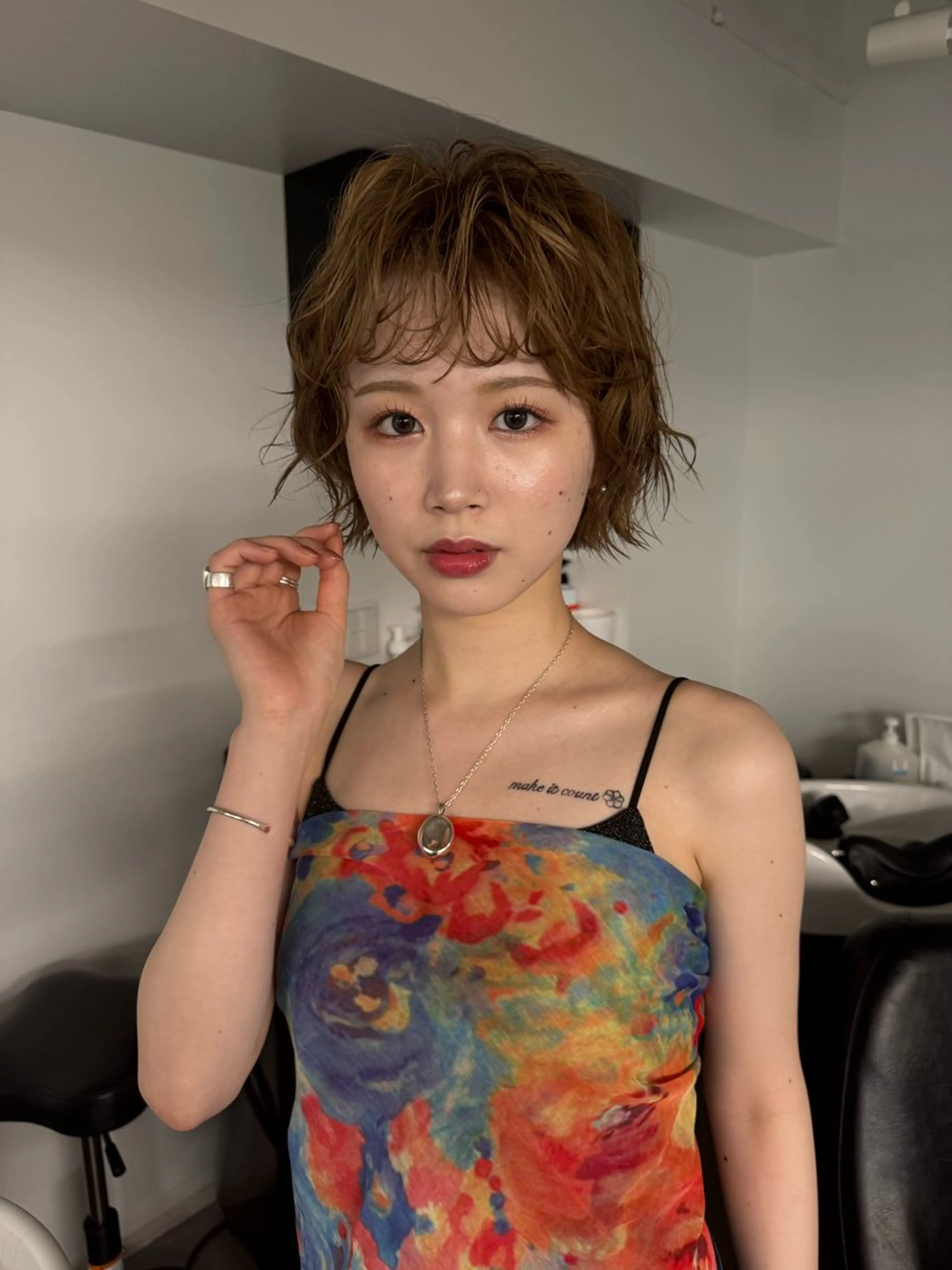 ショート パーマ 切りっぱなしボブ レイヤー/縮毛矯正のヘアスタイル