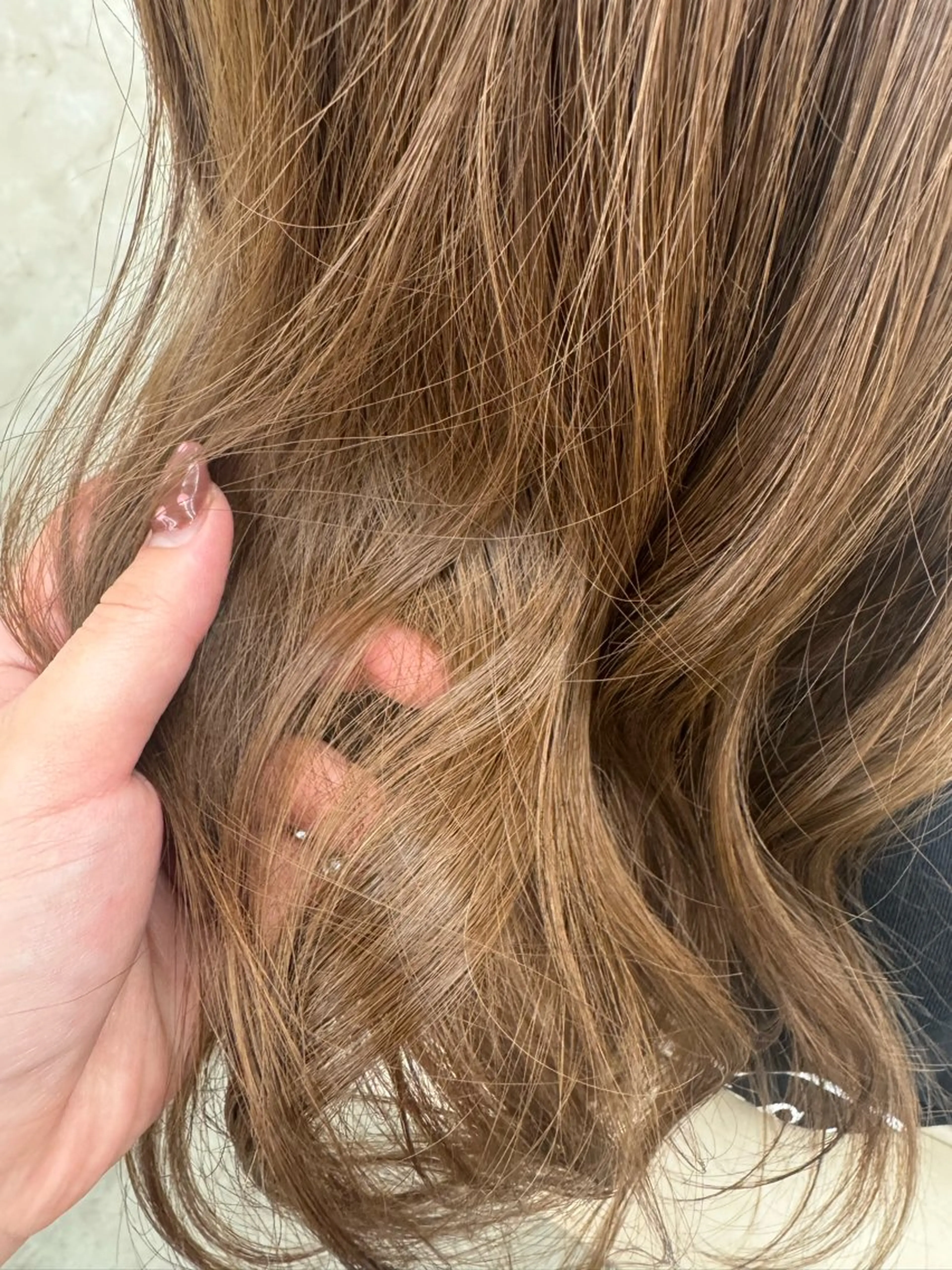 カラー ベージュカラー sand emaのヘアスタイル