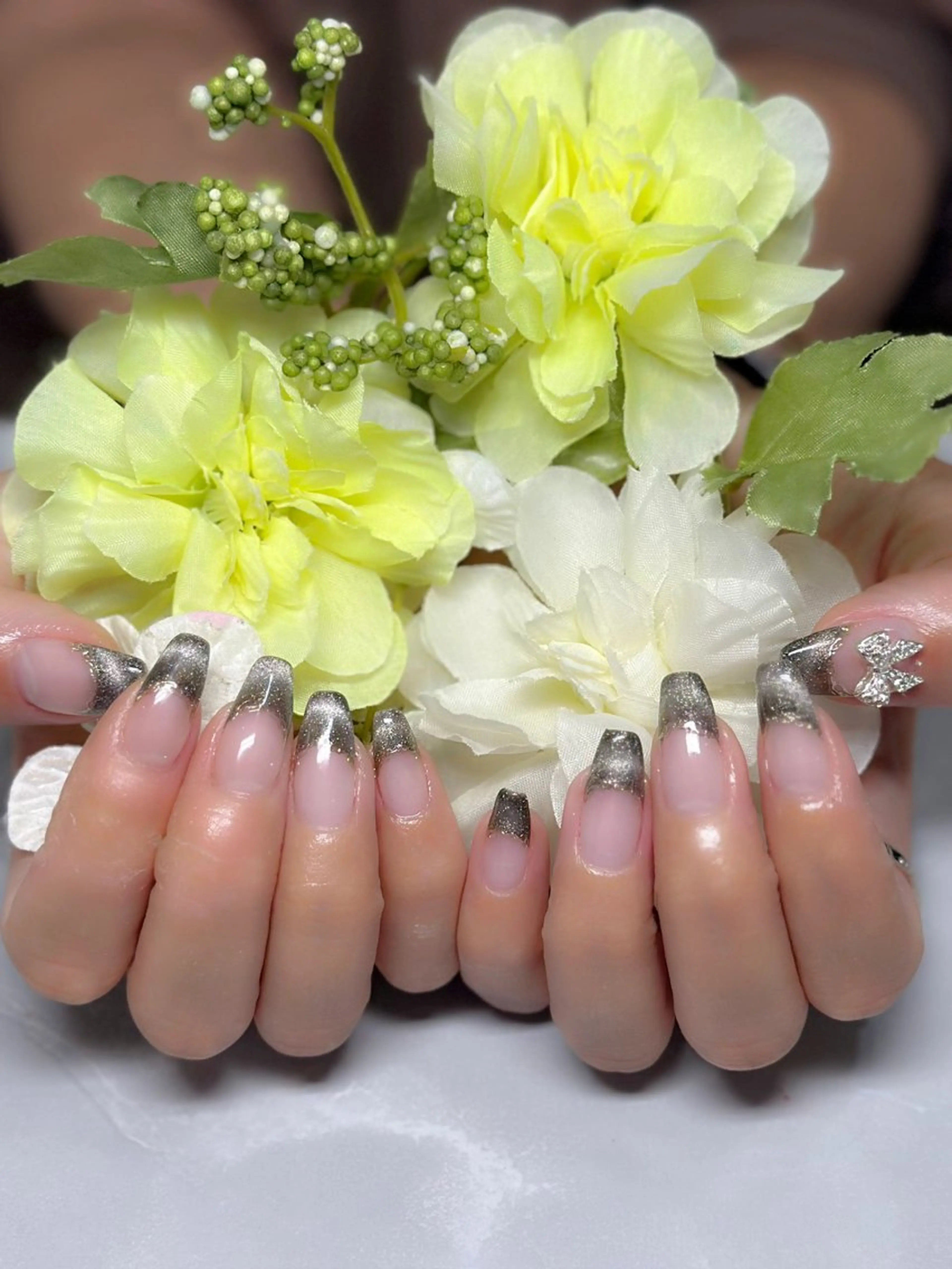 ネイル フレンチネイル マグネットネイル マグネットフレンチ ミラーネイル nyasu nailのネイルデザイン