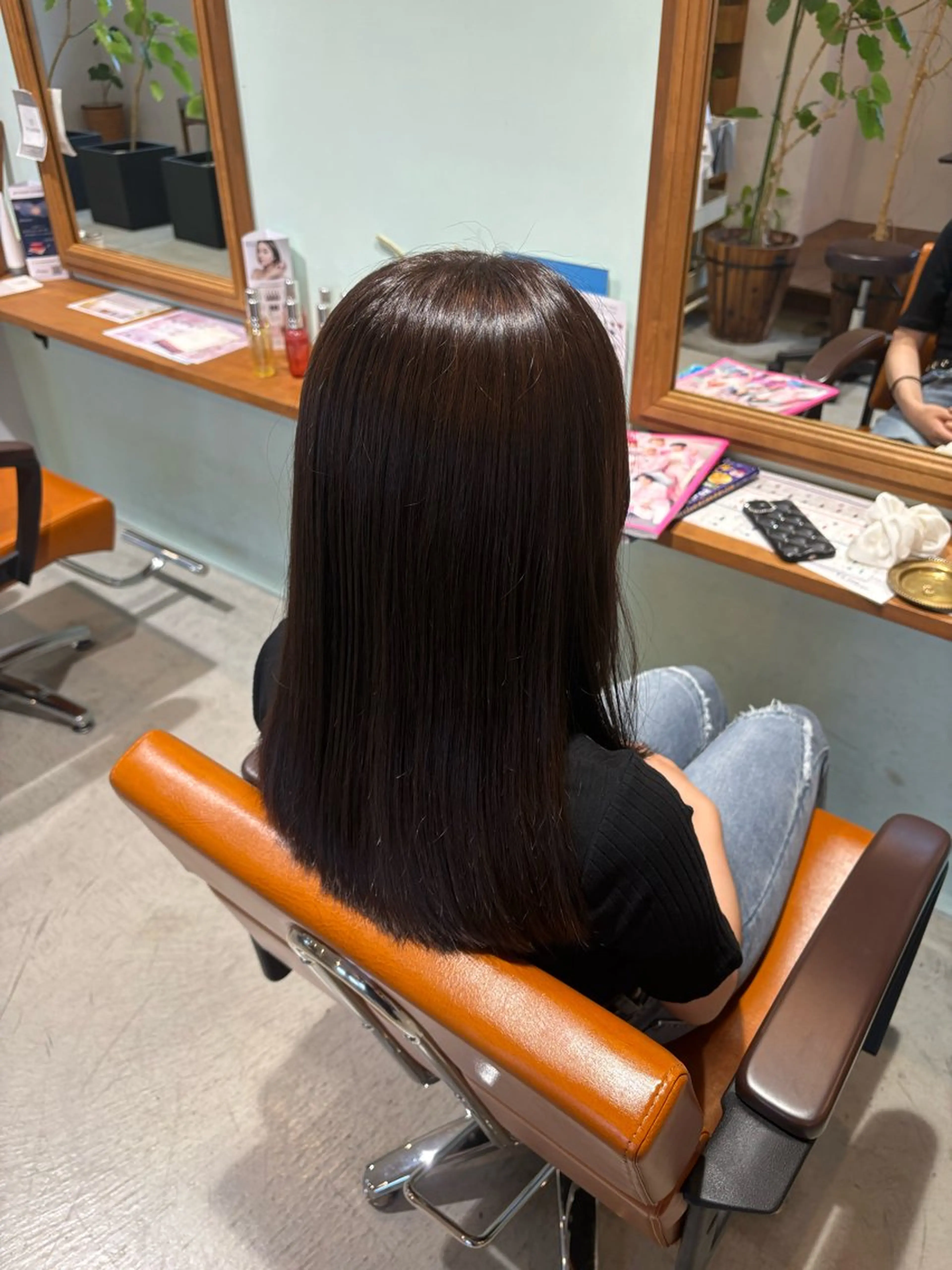 ミディアム カラー 赤塚 美月のヘアスタイル