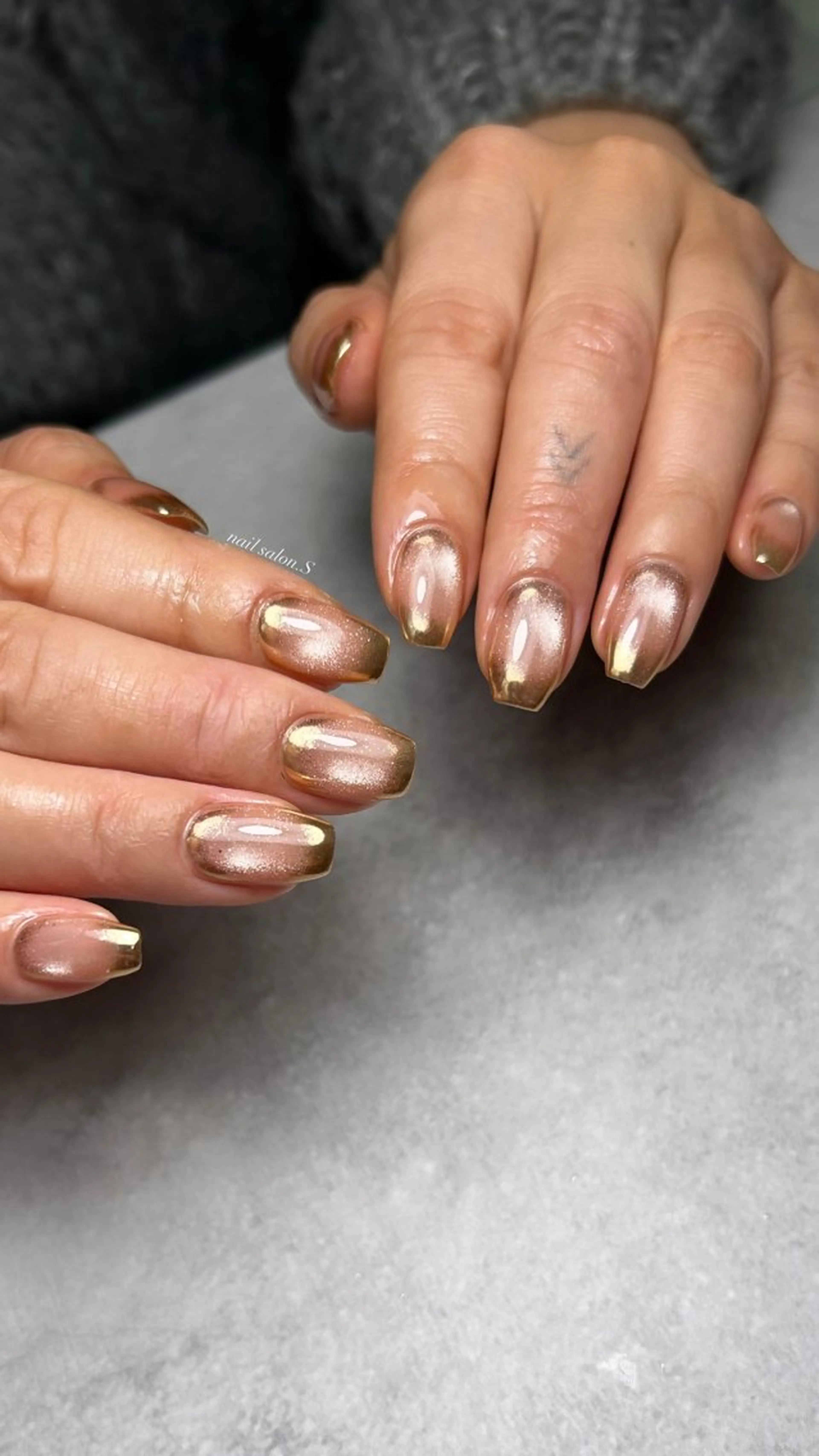 ネイル ジェルネイル マグネットネイル マグネットワンカラー ミラーネイル 持ち込み ハンドネイル 関山 志乃のネイルデザイン