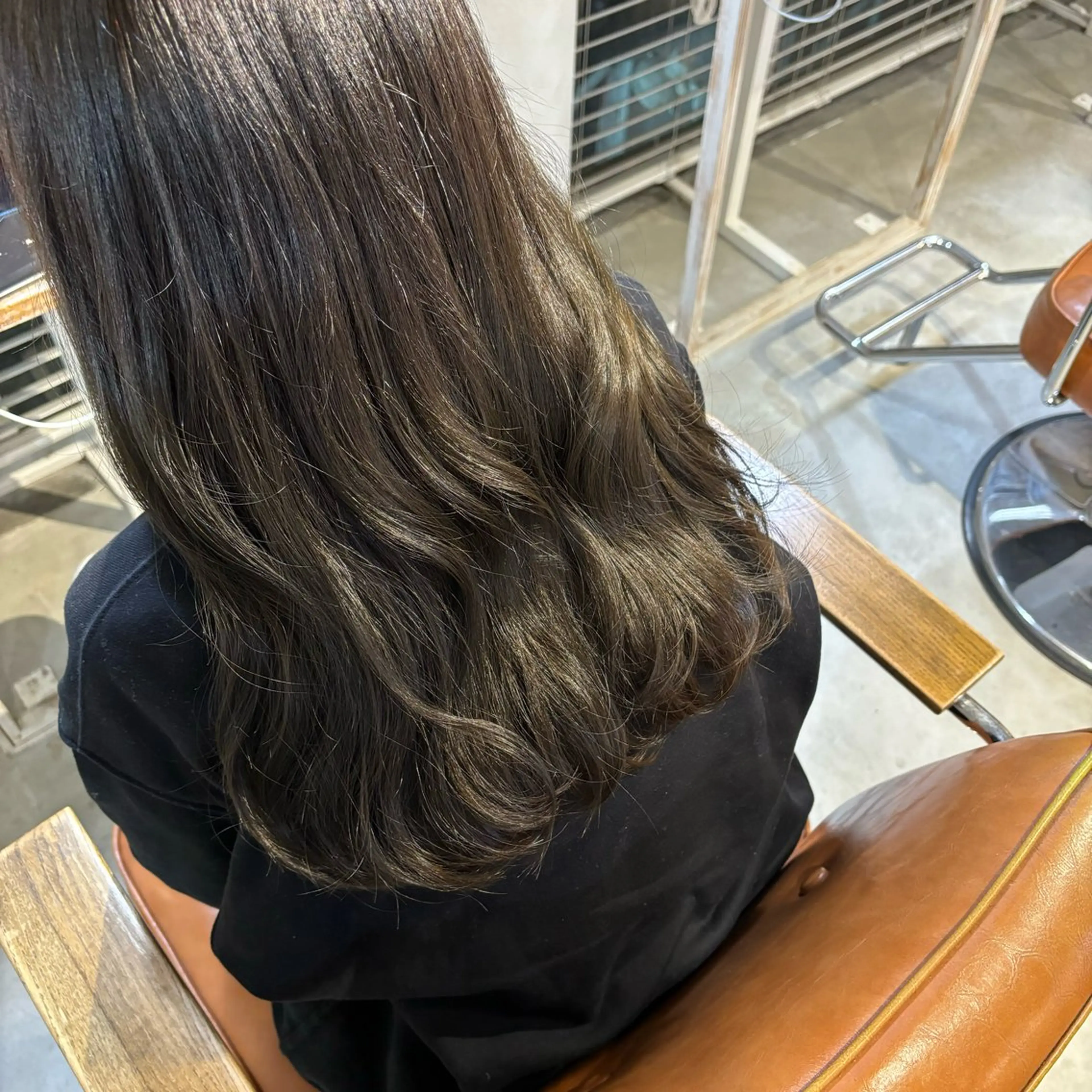 ロング カラー ベージュカラー オリーブベージュ vicca所属・レイヤーカット KAEのヘアスタイル