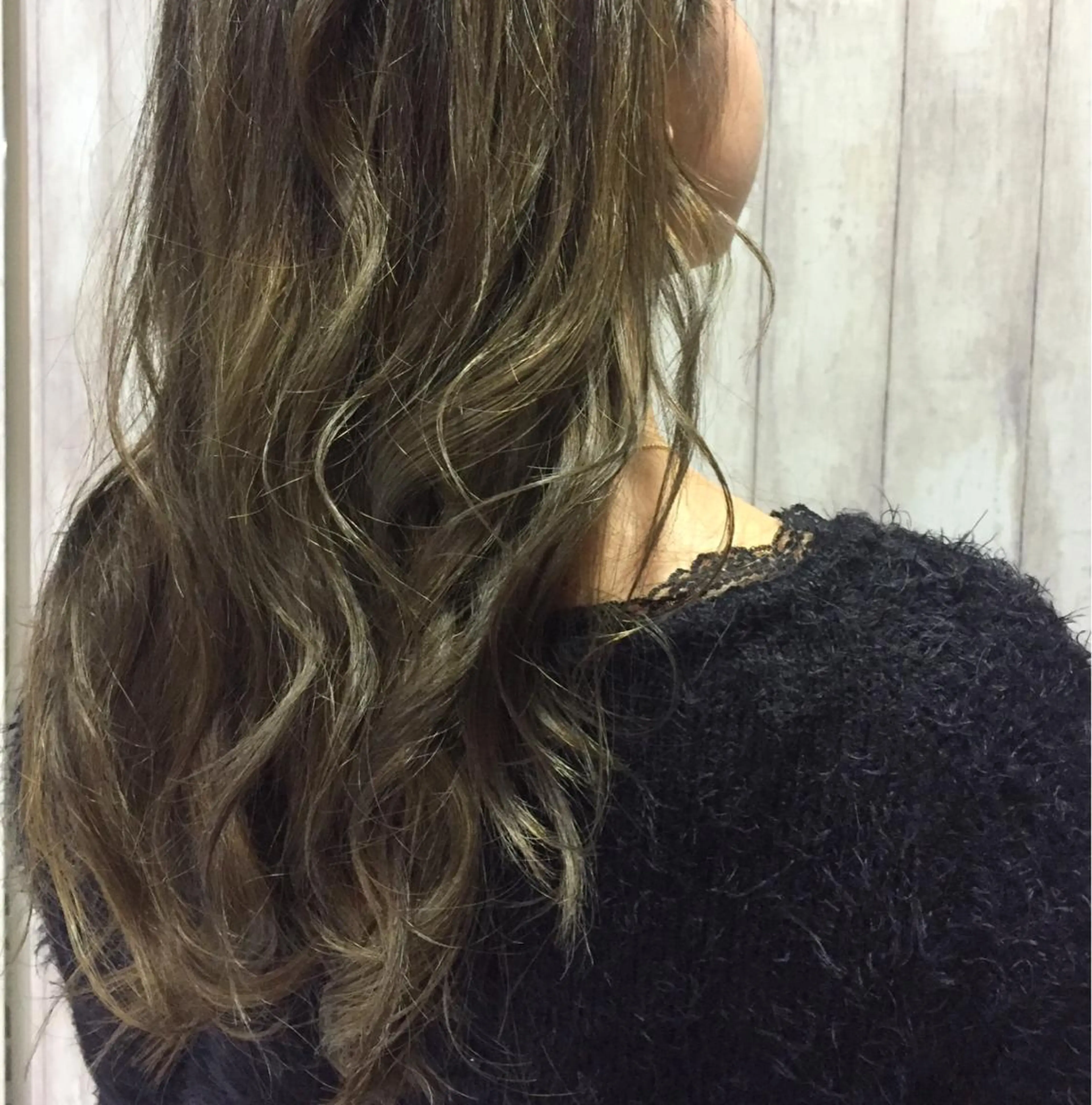 セミロング カラー パーマ ブリーチ グラデーションカラー 韓国ヘア✨グレージュ カラーasamiのヘアスタイル