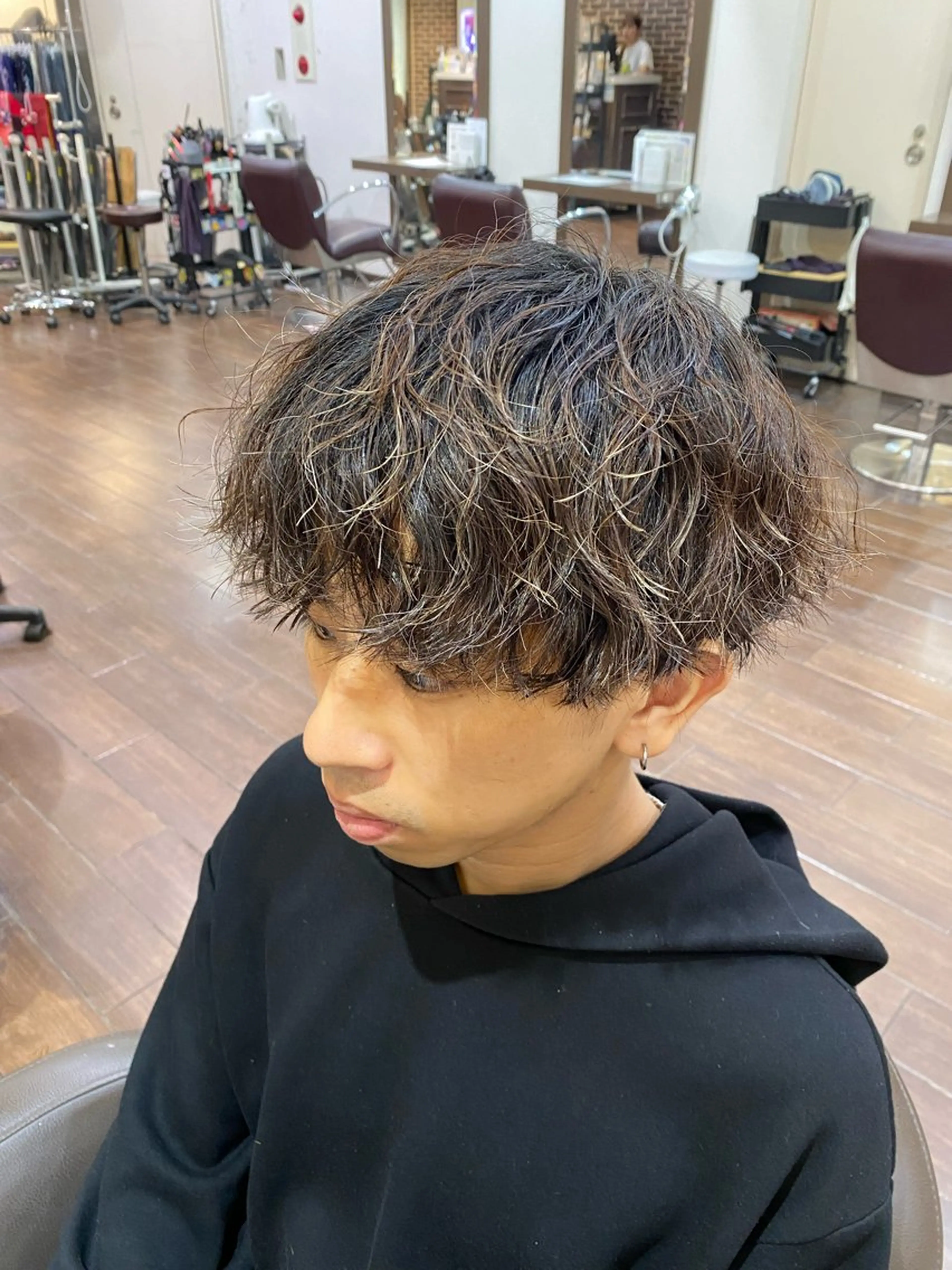 ショート パーマ スパイラルパーマ カット パーマ トリートメント ヘッドスパ ヘアセット 髪質改善　ネイル コトミ🐸のヘアスタイル