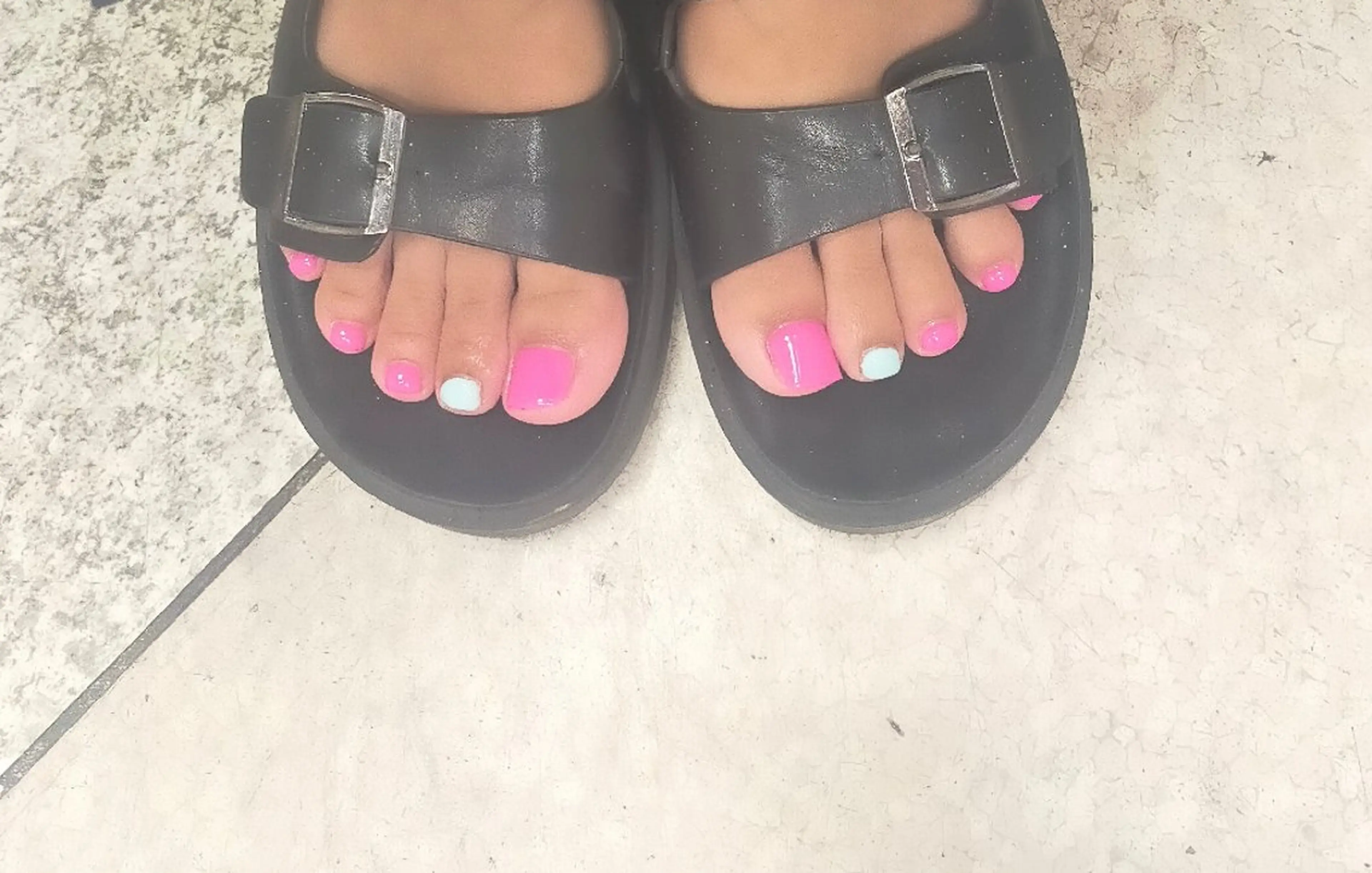 ネイル フットネイル ワンカラーネイル 夏ネイル maruyasu. yのネイルデザイン