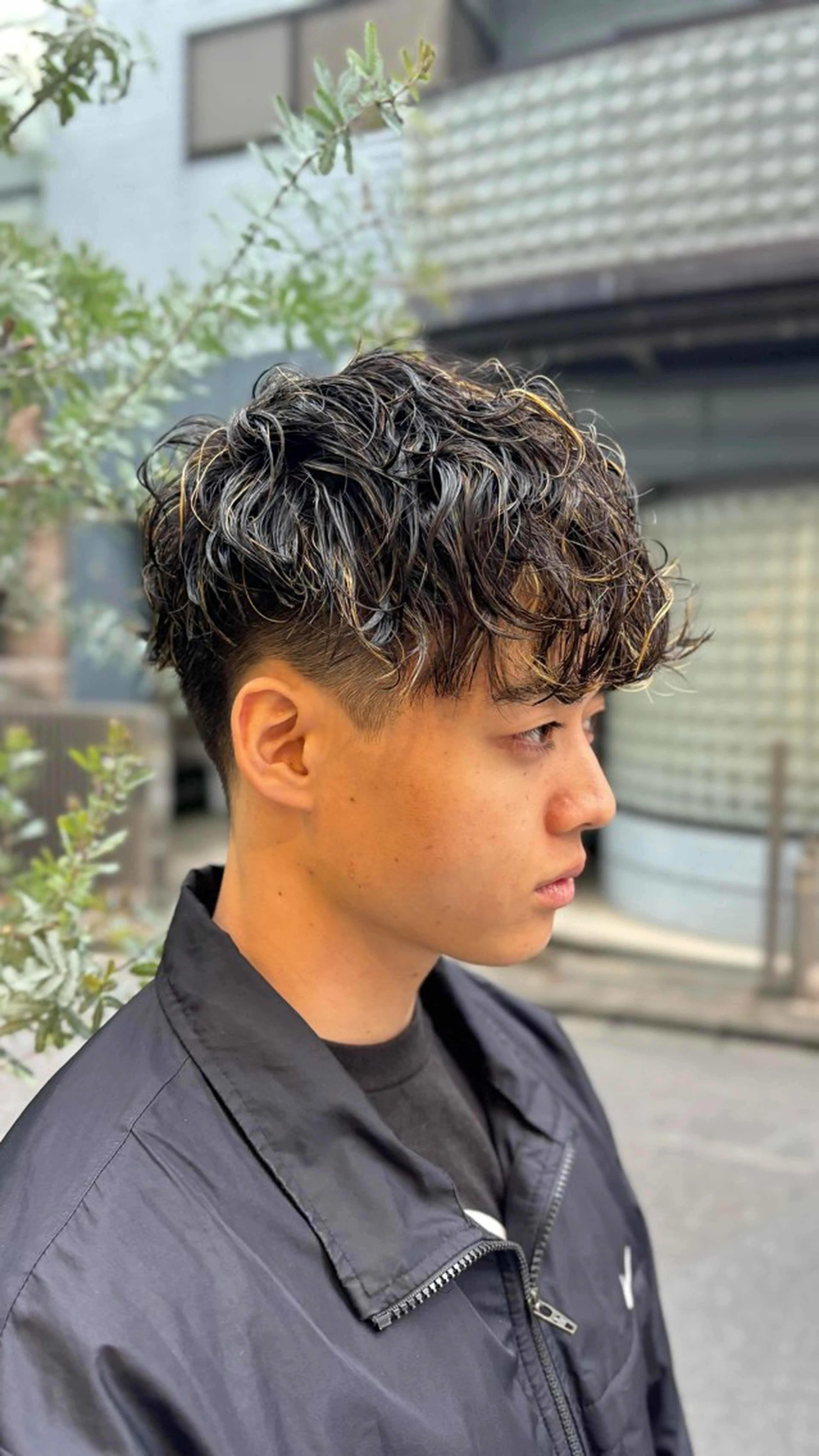 カラー パーマ メンズ メンズハイライト メンズパーマ 抜きっぱなしブロンド ハイライトカラー Hana❁⃘*.ﾟ Jr.stylistのヘアスタイル