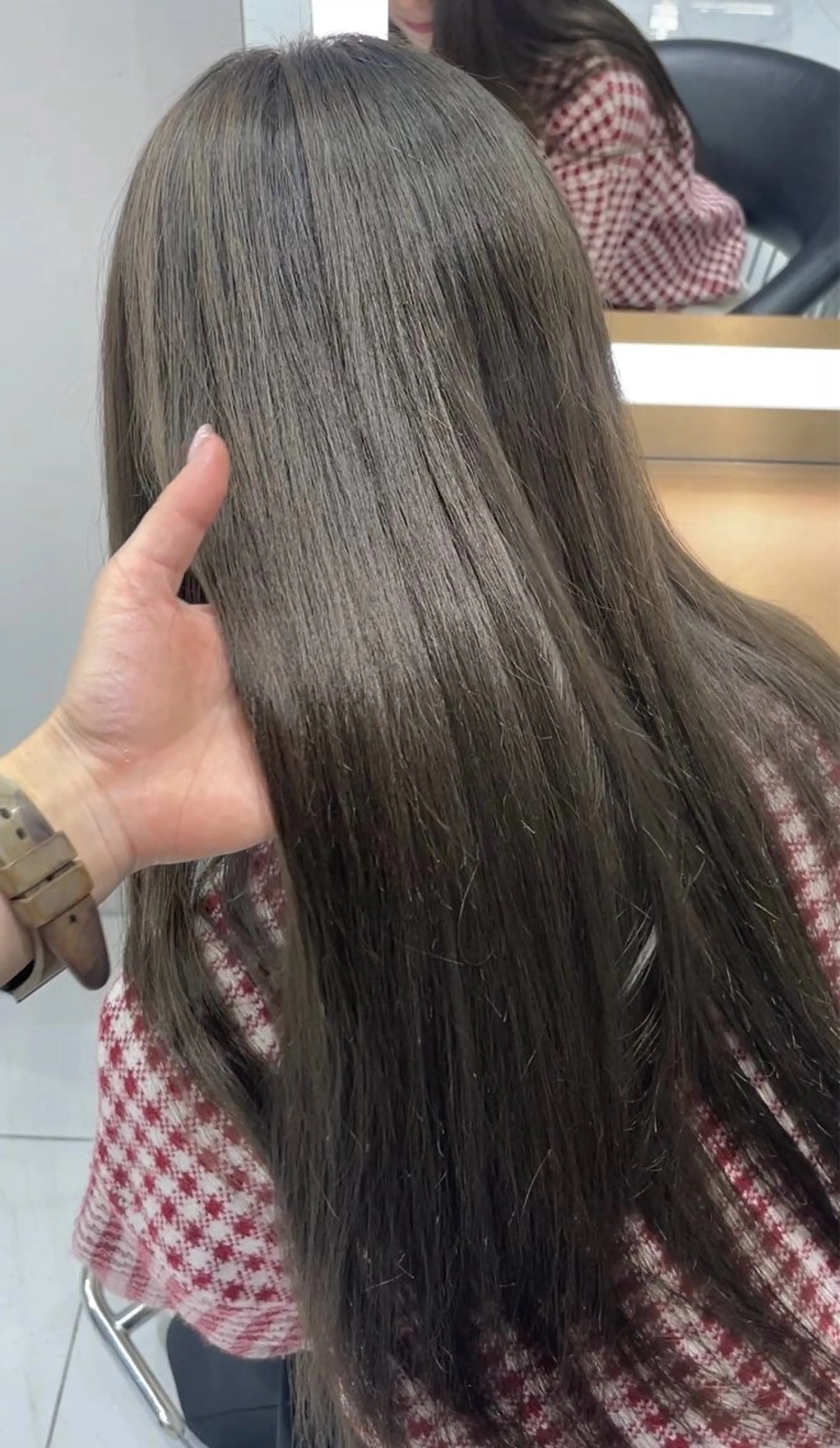 セミロング TOMIKUDA RIOのヘアスタイル