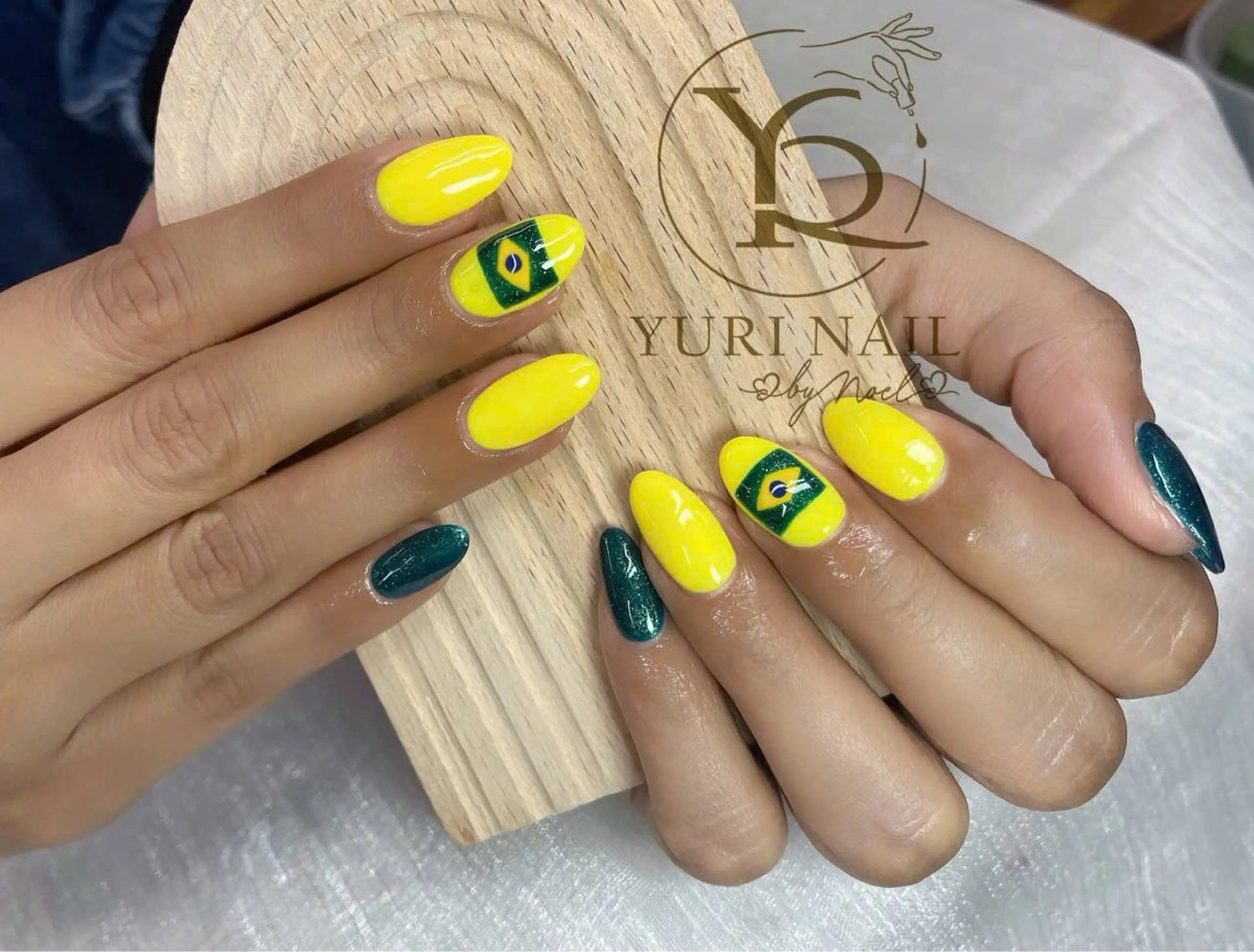 ネイル オーロラネイル ブルー チークネイル フットネイル フレンチネイル ハンドネイル フットネイル ハンドケア YURI Nail NARITAのネイルデザイン