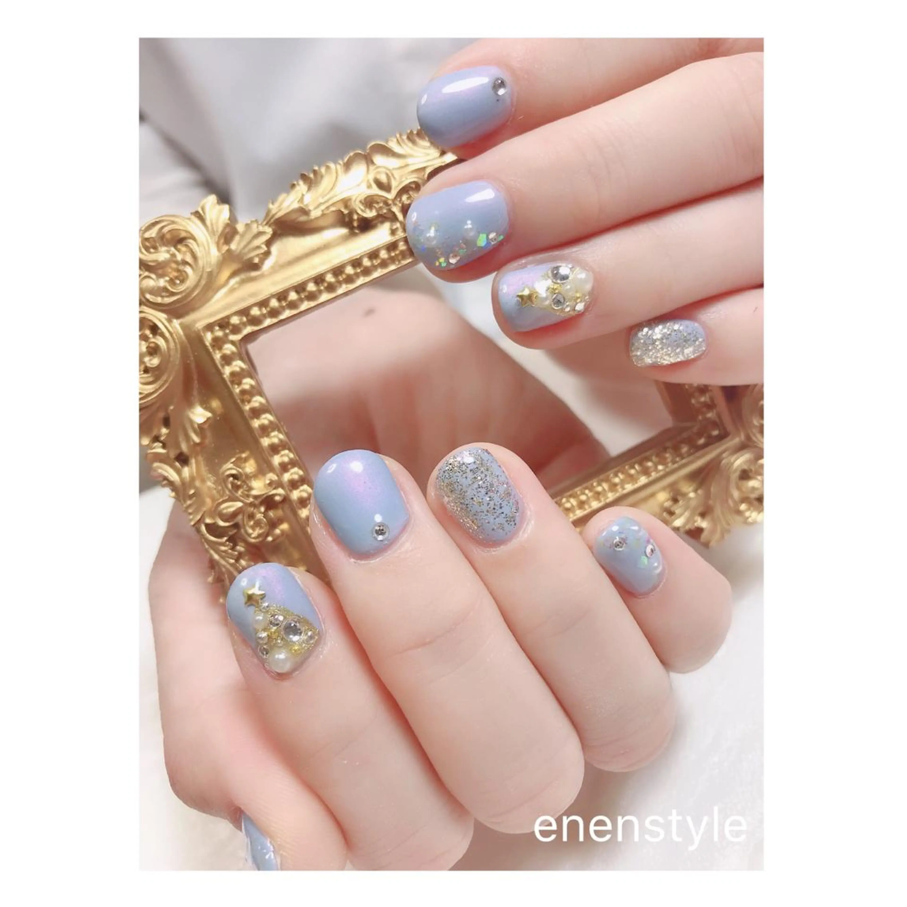 ショート ネイル クリスマス ブルー ジェルネイル ニュアンスネイル オフィスネイル ハンドネイル 👑enen style👑のネイルデザイン