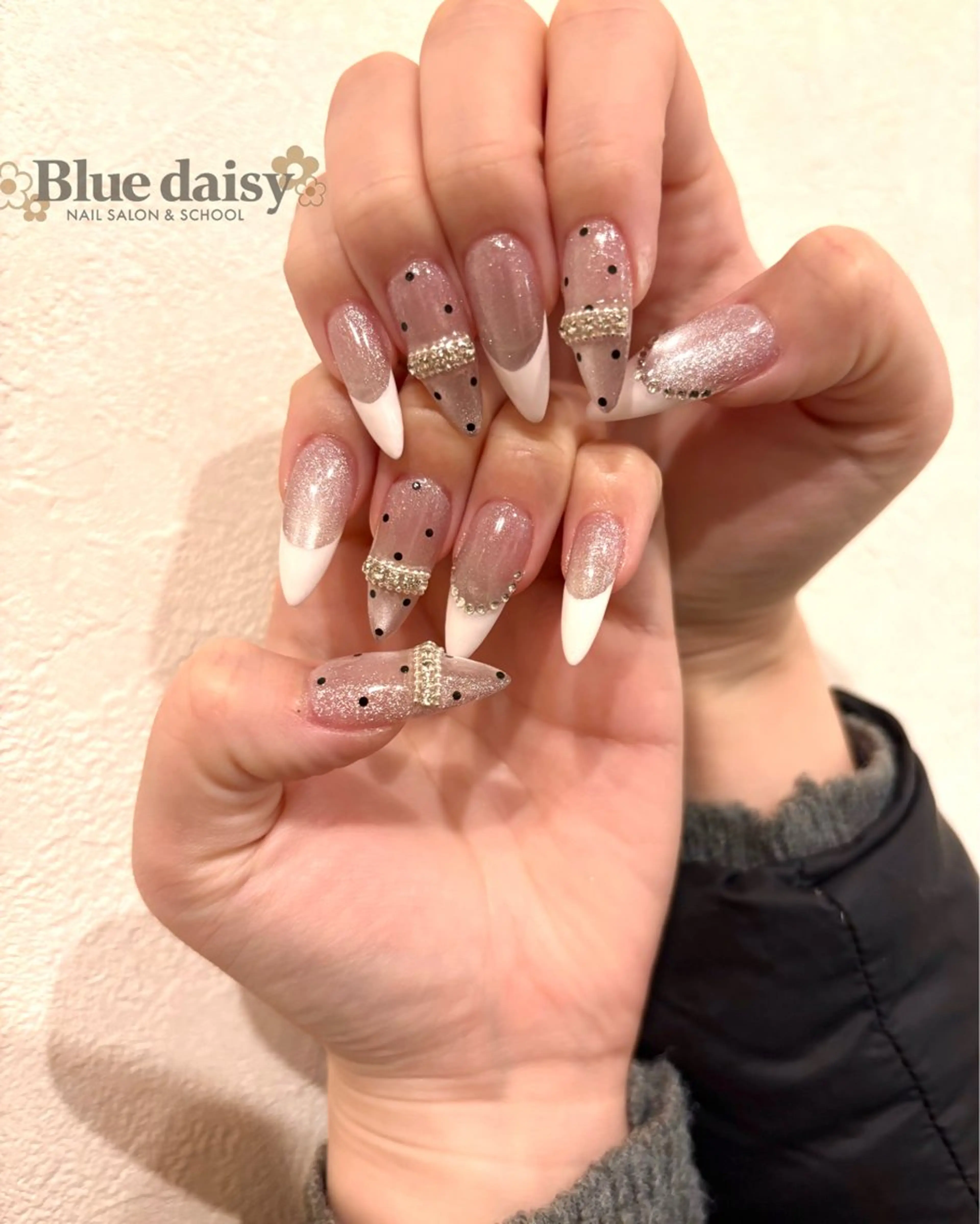 ネイル フレンチネイル ジェルネイル マグネットネイル 持ち込み パラジェル ハンドネイル Blue daisy 栄本店のネイルデザイン