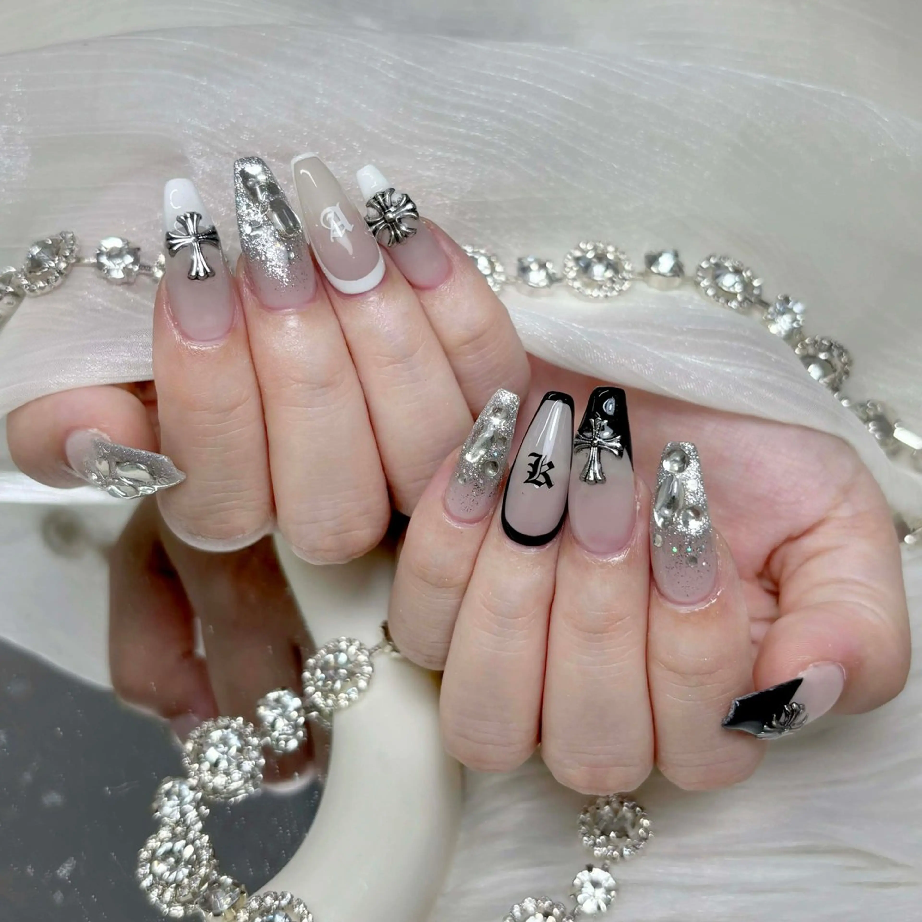 ネイル アートネイル フレンチネイル ジェルネイル ガーリー キラキラネイル ハンドネイル ハンドケア Nova Nailのネイルデザイン