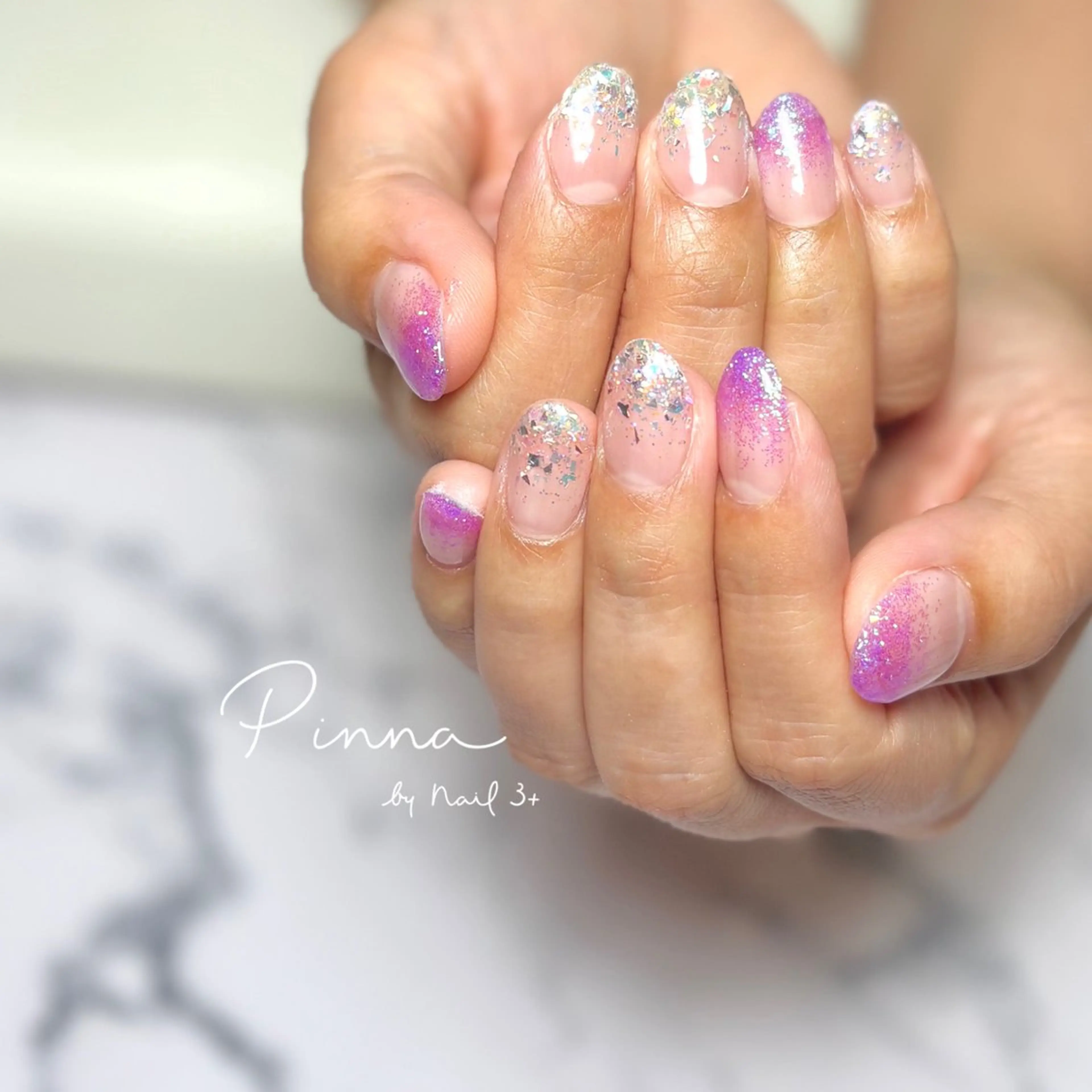 ネイル グラデーション ラメ(グリッター) シルバー Mayu 🌷🦋のネイルデザイン