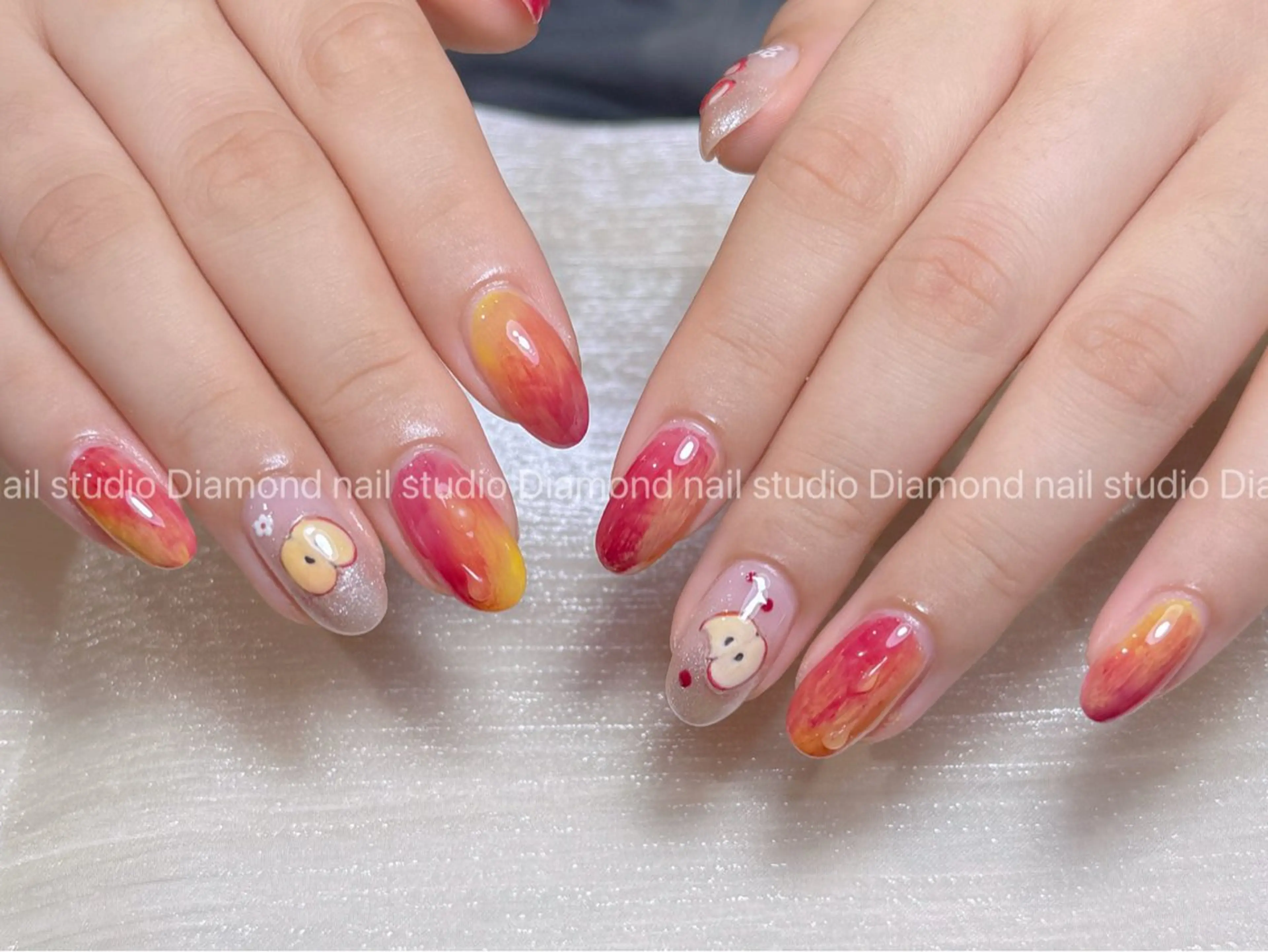 ネイル アートネイル オーロラネイル フラッシュネイル ガーリー キラキラネイル ハンドネイル Una NAILMANAMIのネイルデザイン