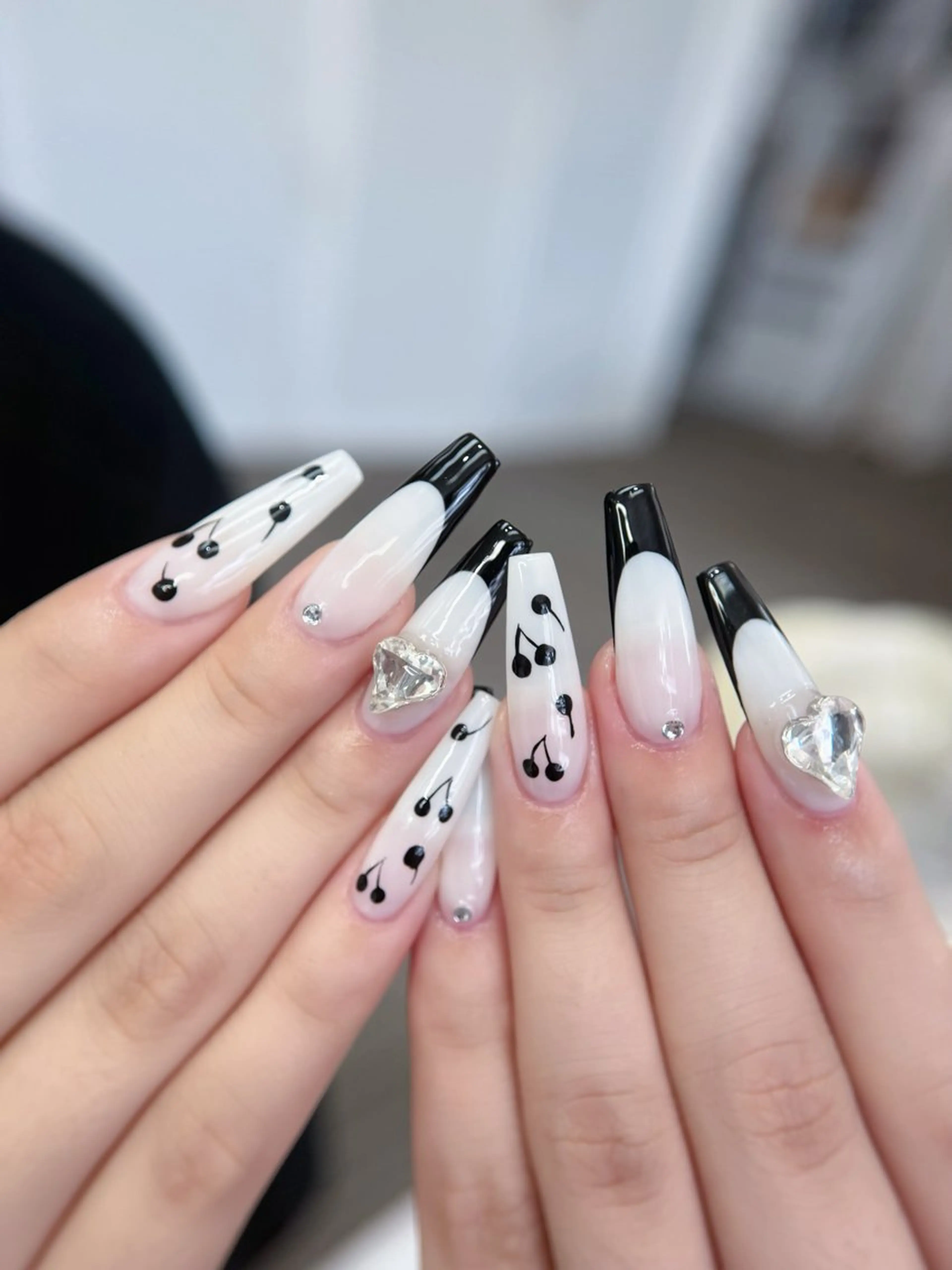 ロング ハンドネイル Chann Channのネイルデザイン