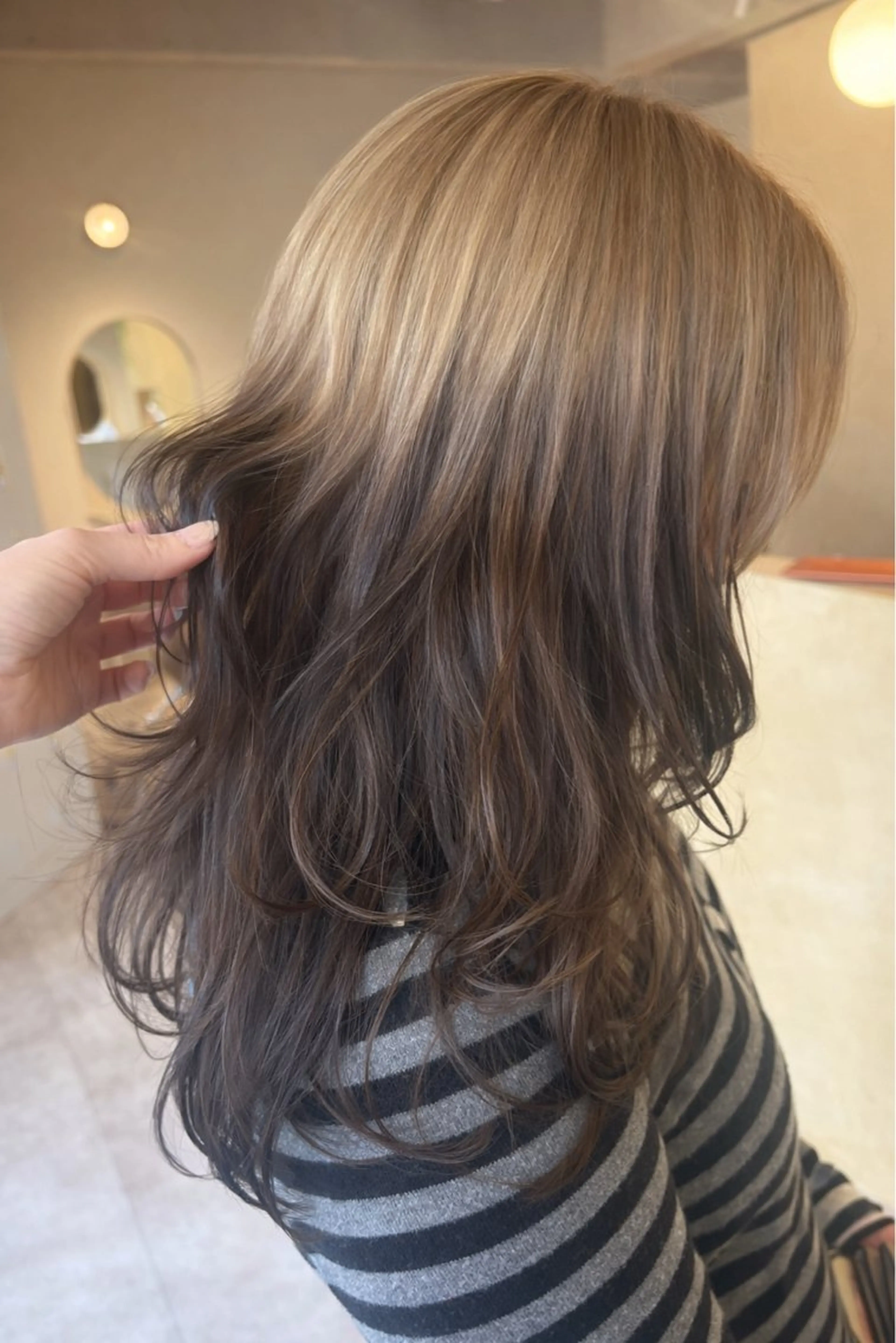 ロング レイヤーカット 西田 朋華のヘアスタイル