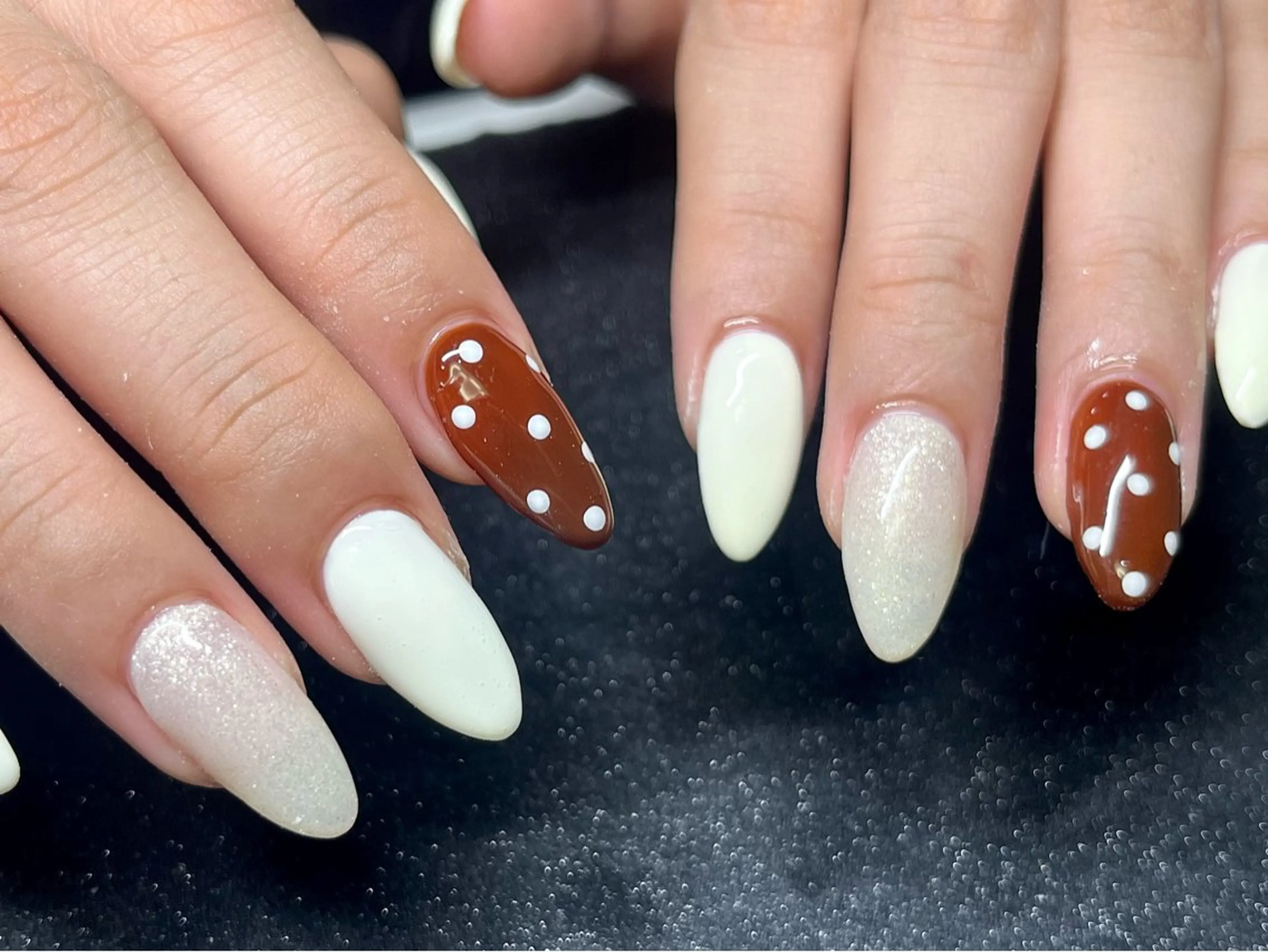 ネイル ドット Chika .のネイルデザイン