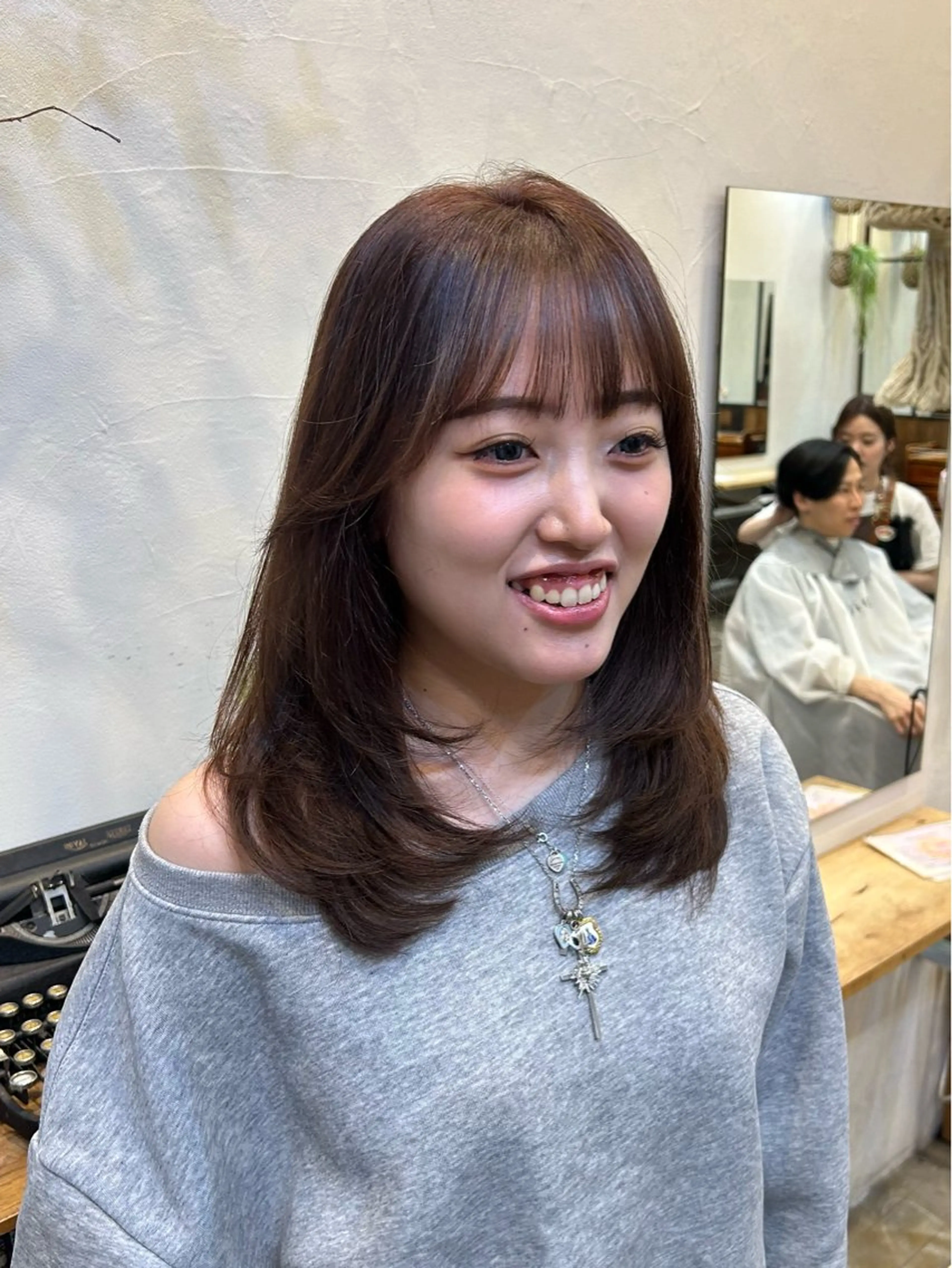 セミロング カラー 海奈|透明感カラー |顔まわりカットのヘアスタイル