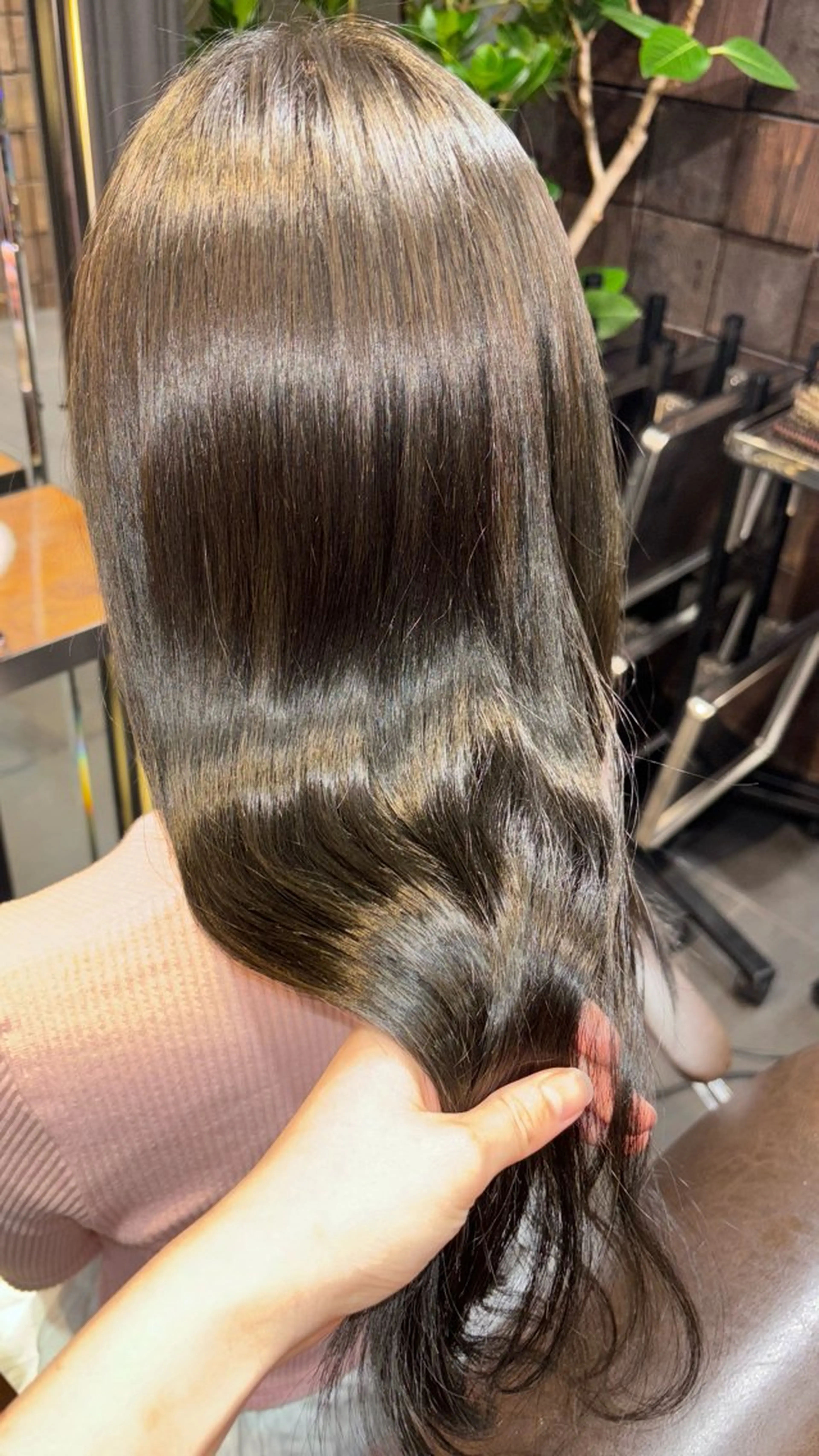 ロング カラー ブラウンカラー オリーブブラウン MINX 井上 ヨウ 艶髪カラー/レイヤーのヘアスタイル