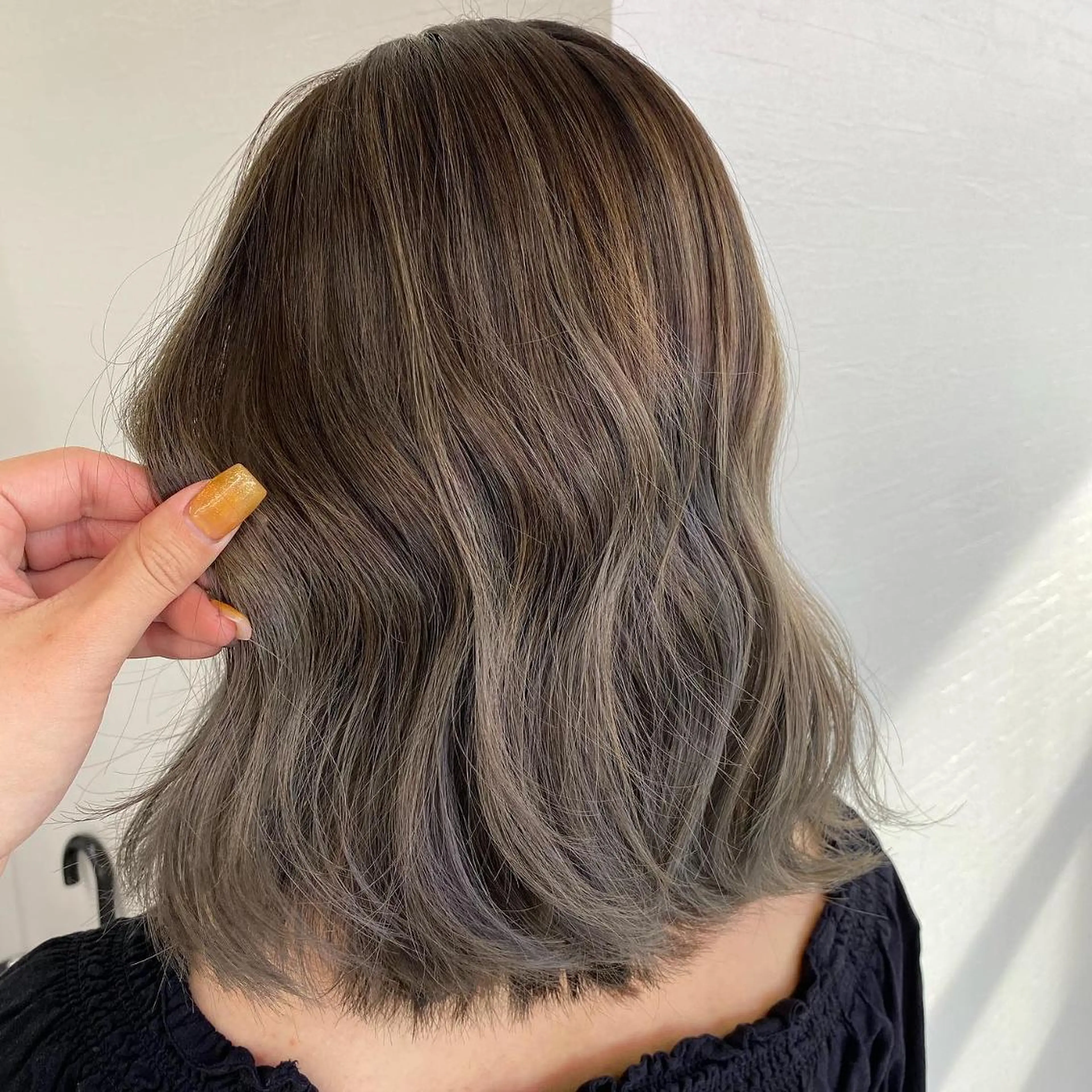 ロング カラー バレイヤージュ グラデーションカラー レイヤーカット UNDER vr 【アンダーバー】のヘアスタイル