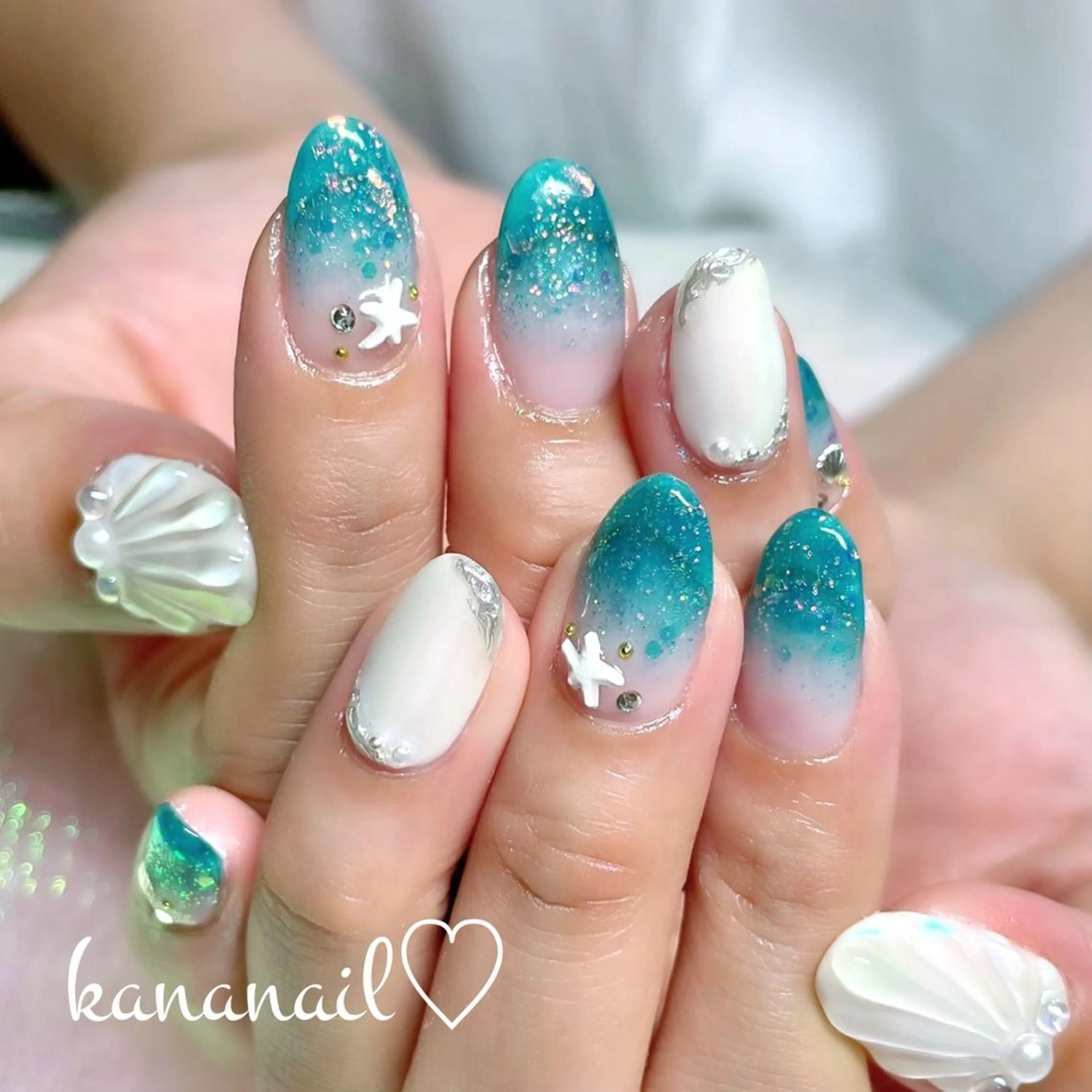 ネイル ブルー キラキラネイル ミディアムネイル 夏ネイル kananail ♡のネイルデザイン