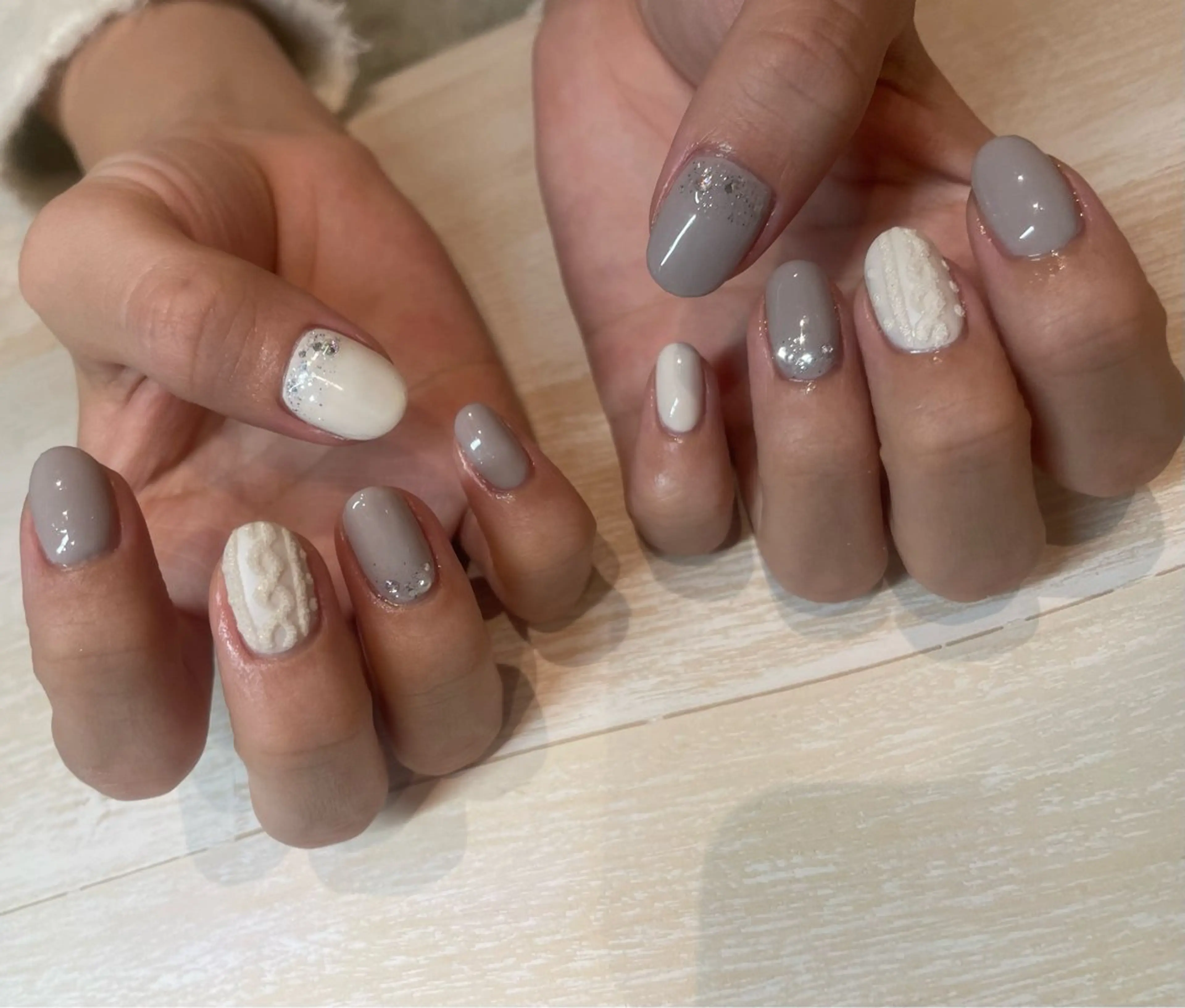 ニットネイル💅　ラメ&ラインストーン&パールの写真