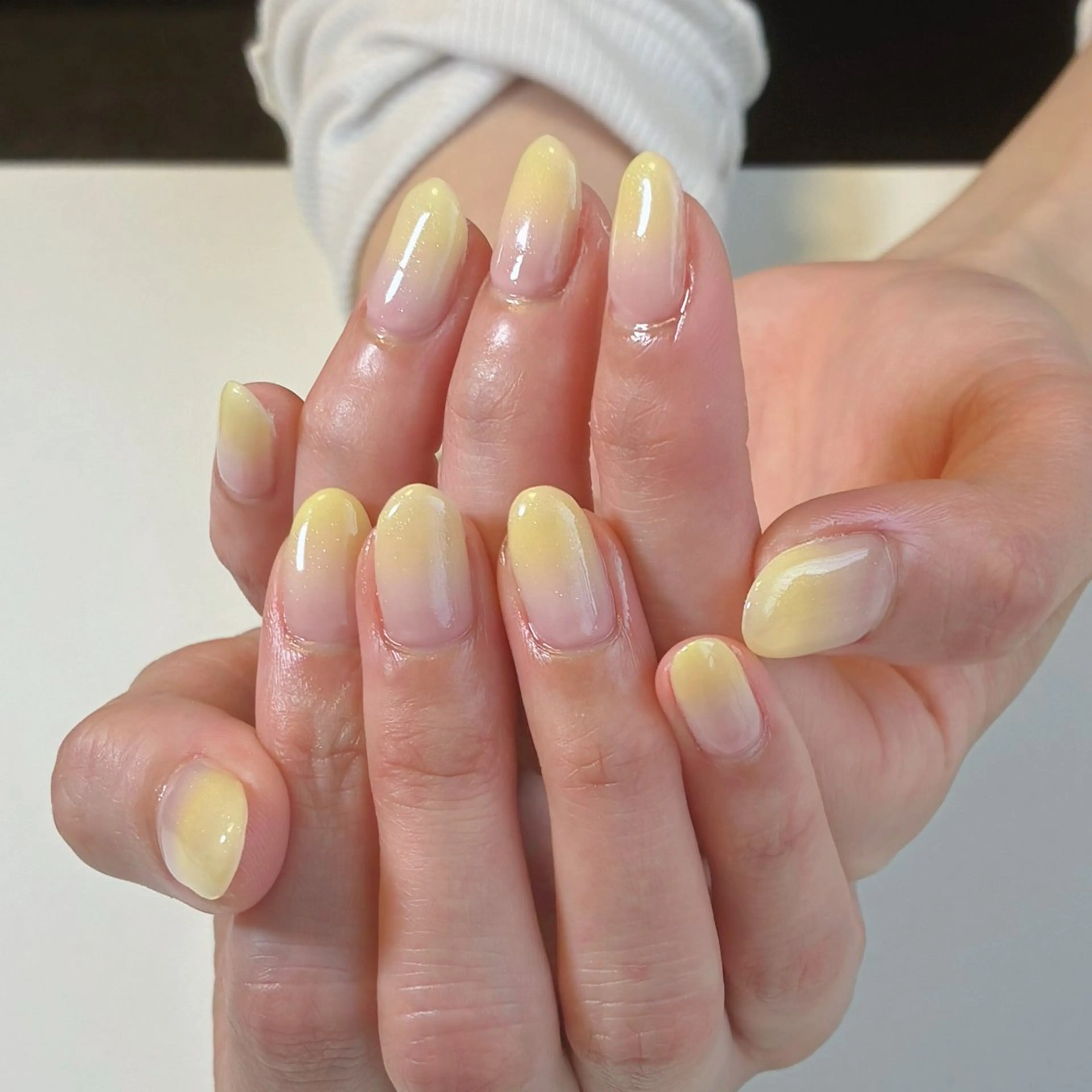 ネイル グラデーション 黄色 ハンドネイル ネイルサロン💎 Bibiのネイルデザイン