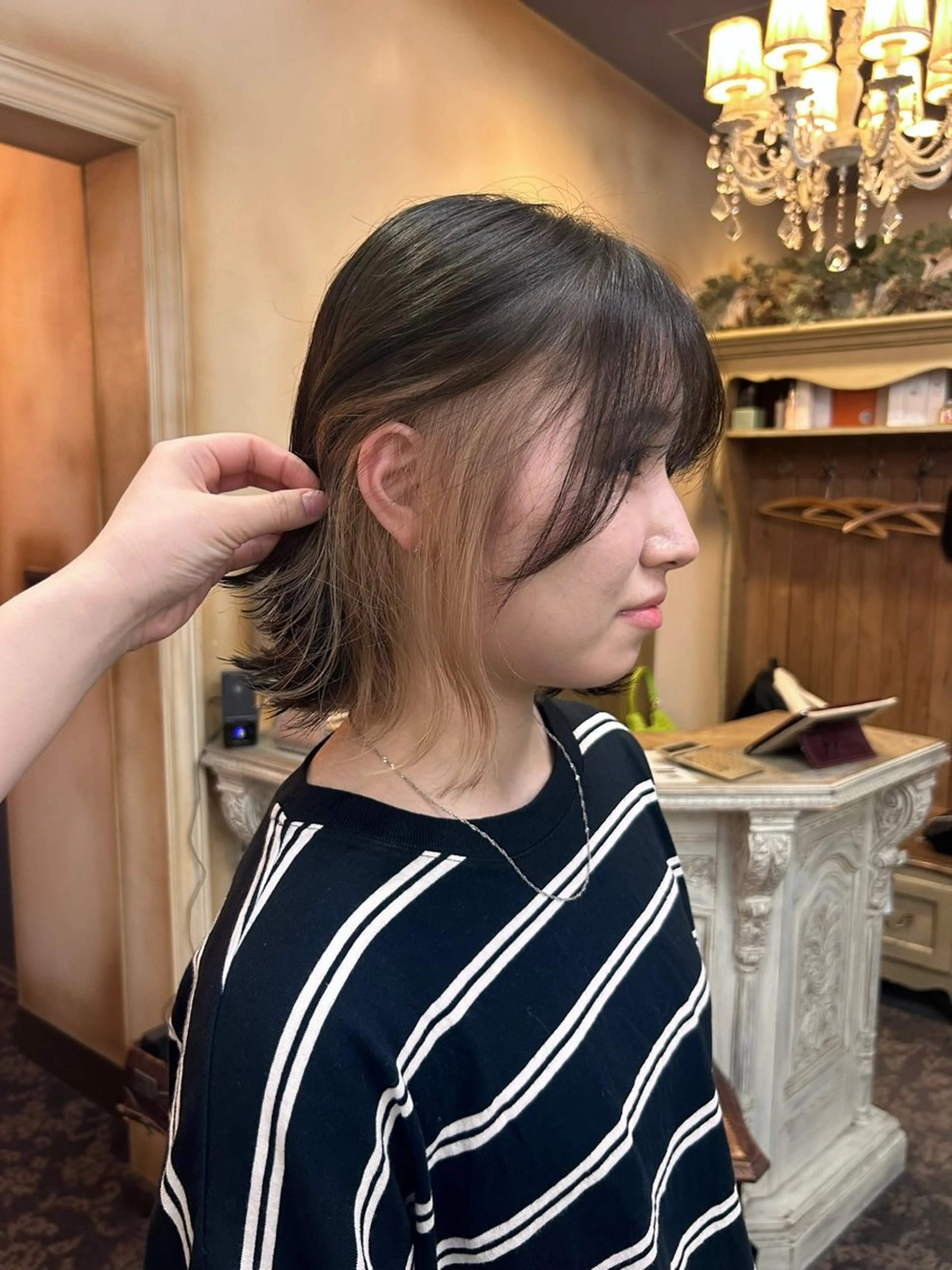 ミディアム カラー ブリーチ デザインカラー イヤリングカラー インナーカラー abilita MIYUのヘアスタイル